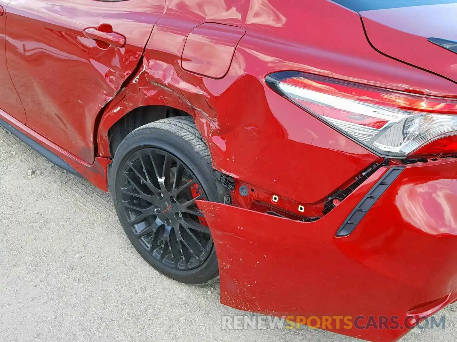 9 Photograph of a damaged car 4T1B11HK8KU173595 TOYOTA CAMRY 2019