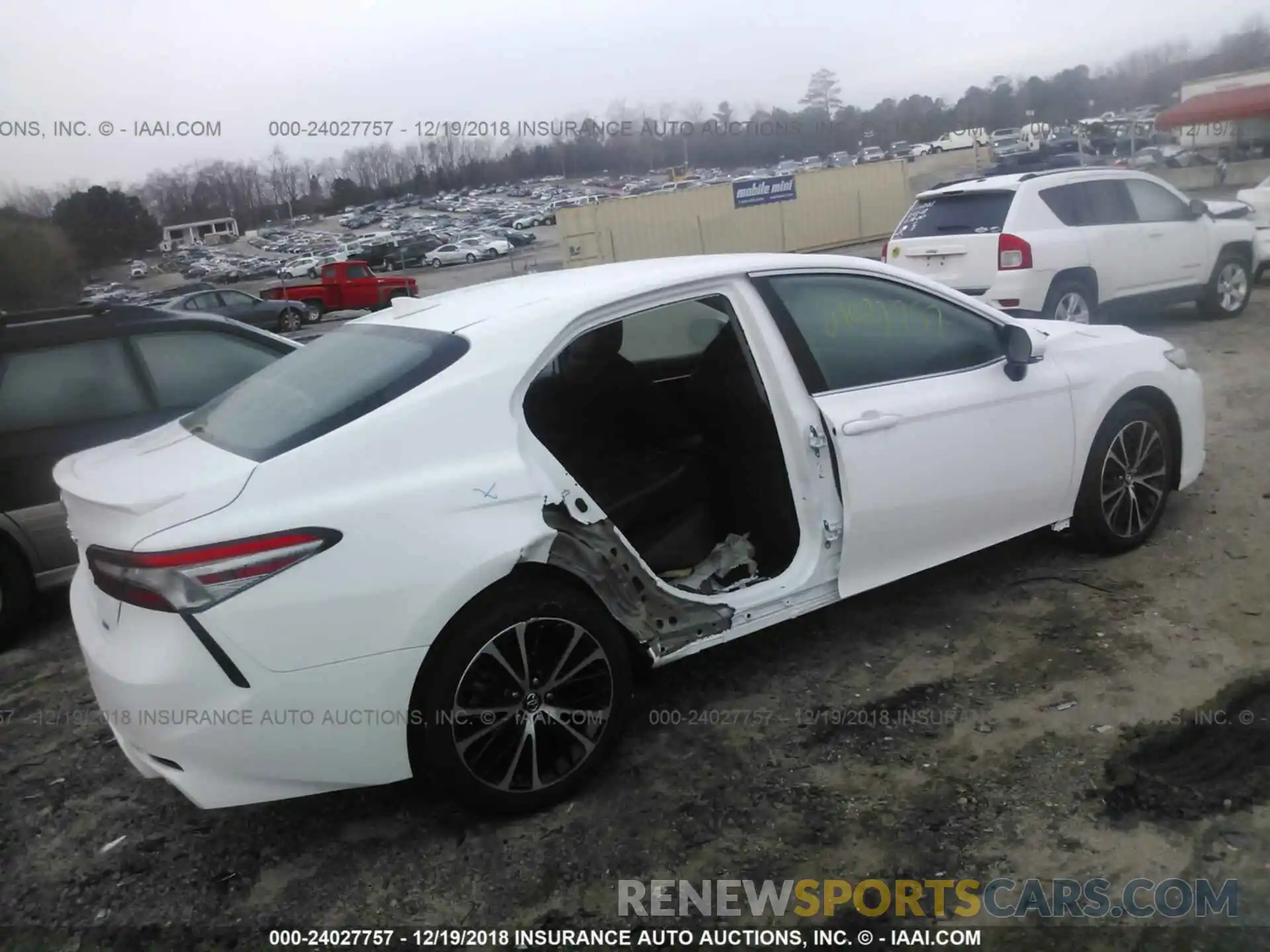 4 Photograph of a damaged car 4T1B11HK8KU175105 TOYOTA CAMRY 2019