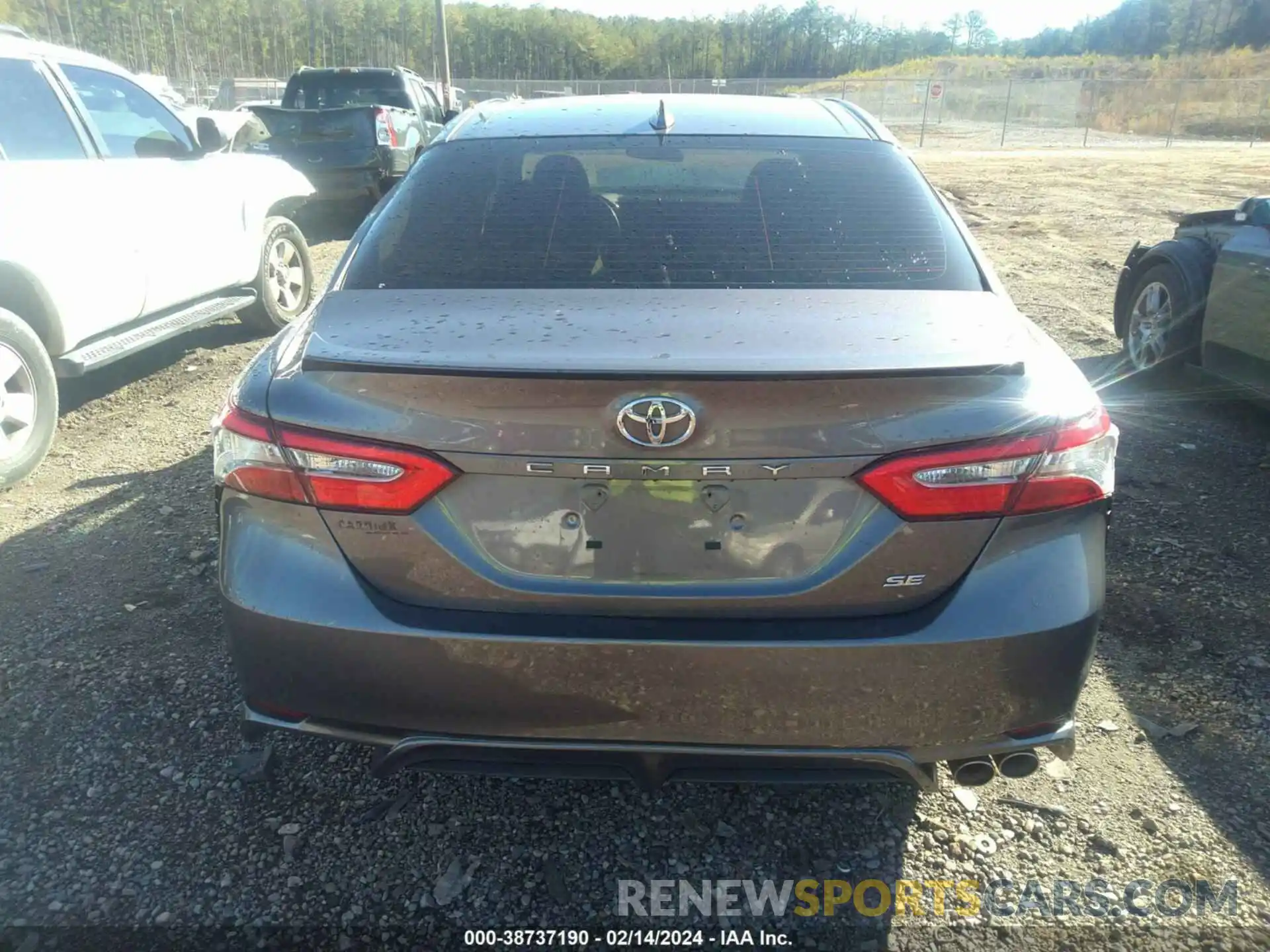 16 Photograph of a damaged car 4T1B11HK8KU185536 TOYOTA CAMRY 2019