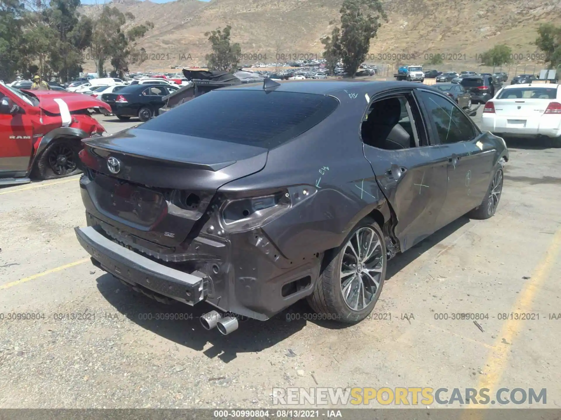 4 Photograph of a damaged car 4T1B11HK8KU191515 TOYOTA CAMRY 2019