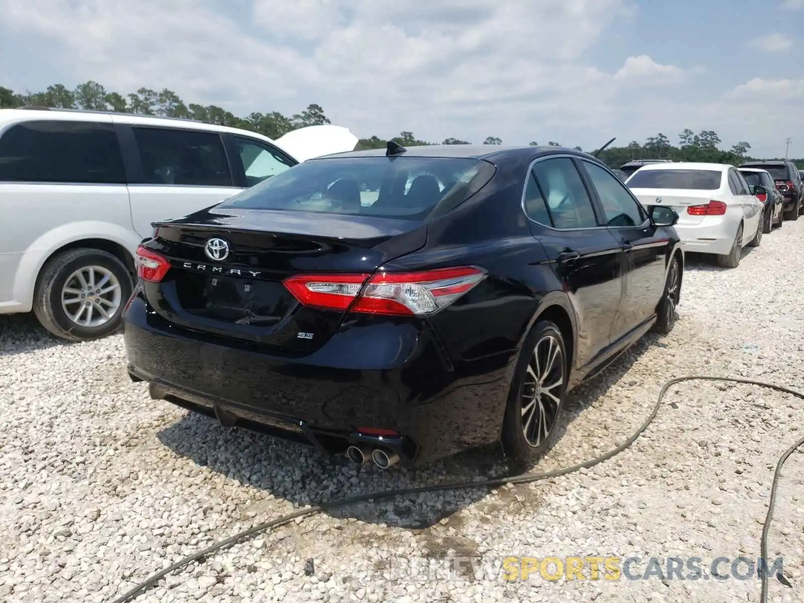 4 Photograph of a damaged car 4T1B11HK8KU195550 TOYOTA CAMRY 2019