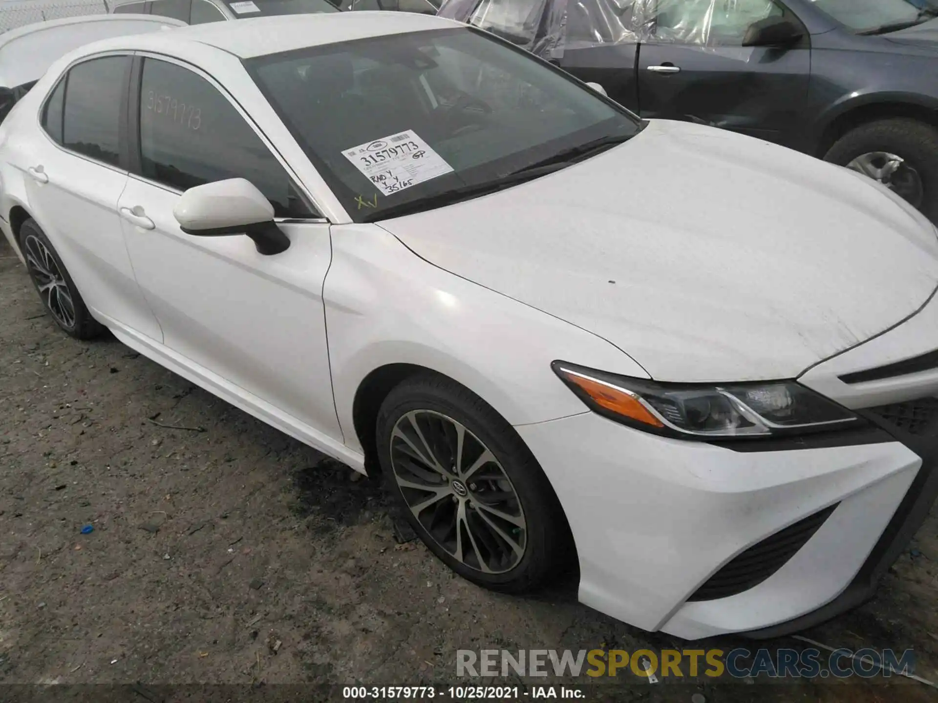 1 Photograph of a damaged car 4T1B11HK8KU200312 TOYOTA CAMRY 2019