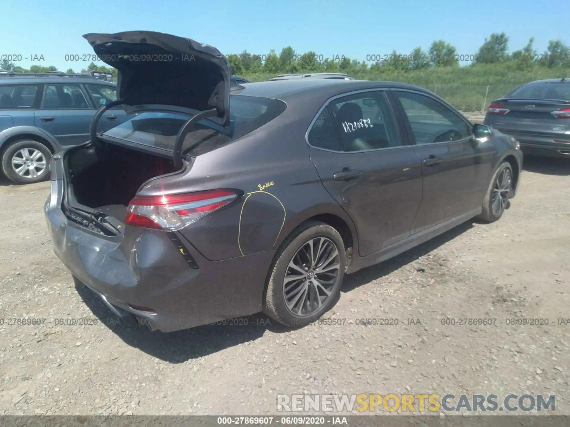 4 Photograph of a damaged car 4T1B11HK8KU200665 TOYOTA CAMRY 2019