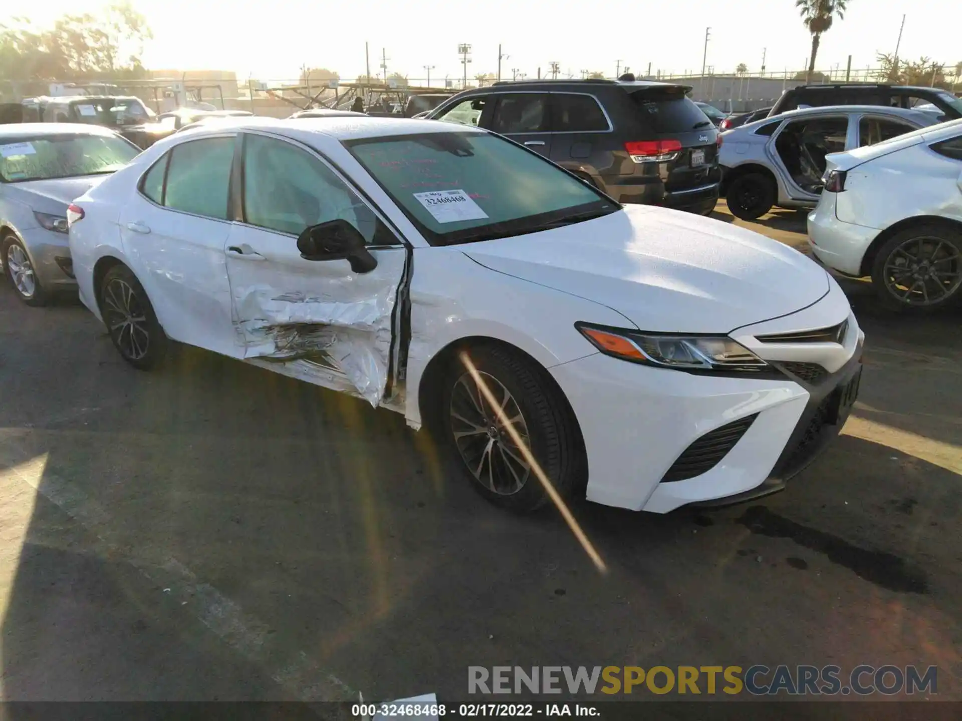 1 Photograph of a damaged car 4T1B11HK8KU202142 TOYOTA CAMRY 2019