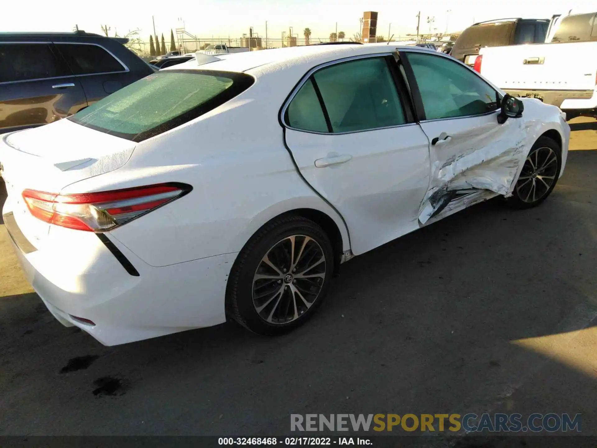 4 Photograph of a damaged car 4T1B11HK8KU202142 TOYOTA CAMRY 2019