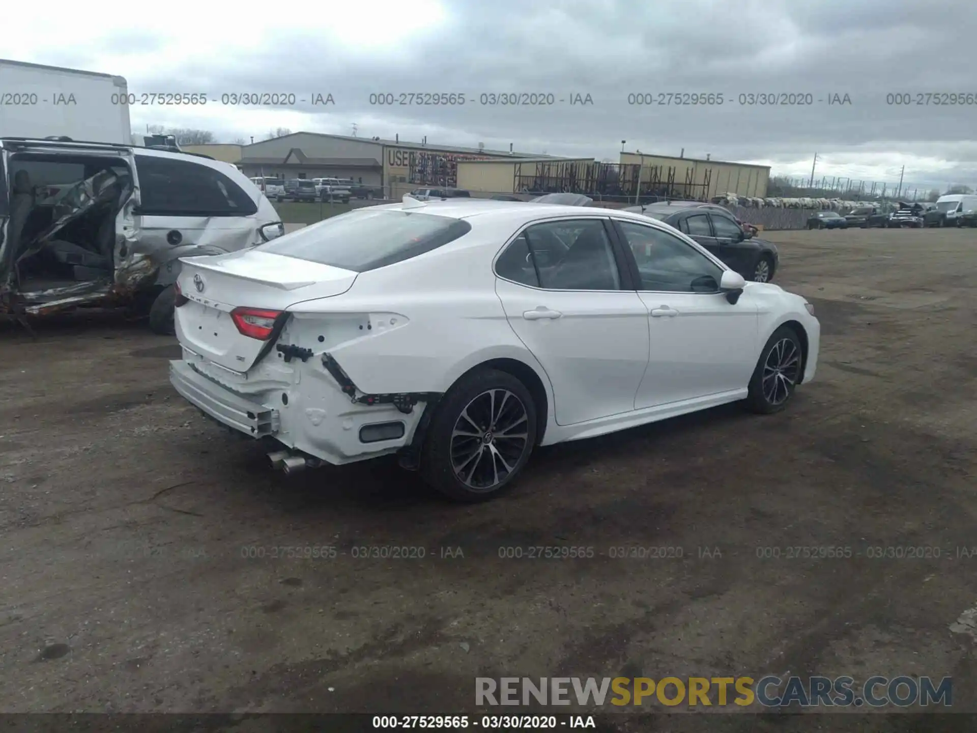 4 Photograph of a damaged car 4T1B11HK8KU206238 TOYOTA CAMRY 2019