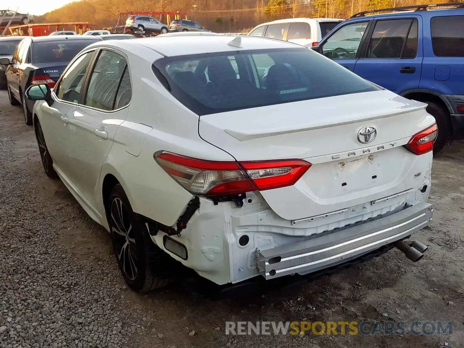 3 Фотография поврежденного автомобиля 4T1B11HK8KU206546 TOYOTA CAMRY 2019