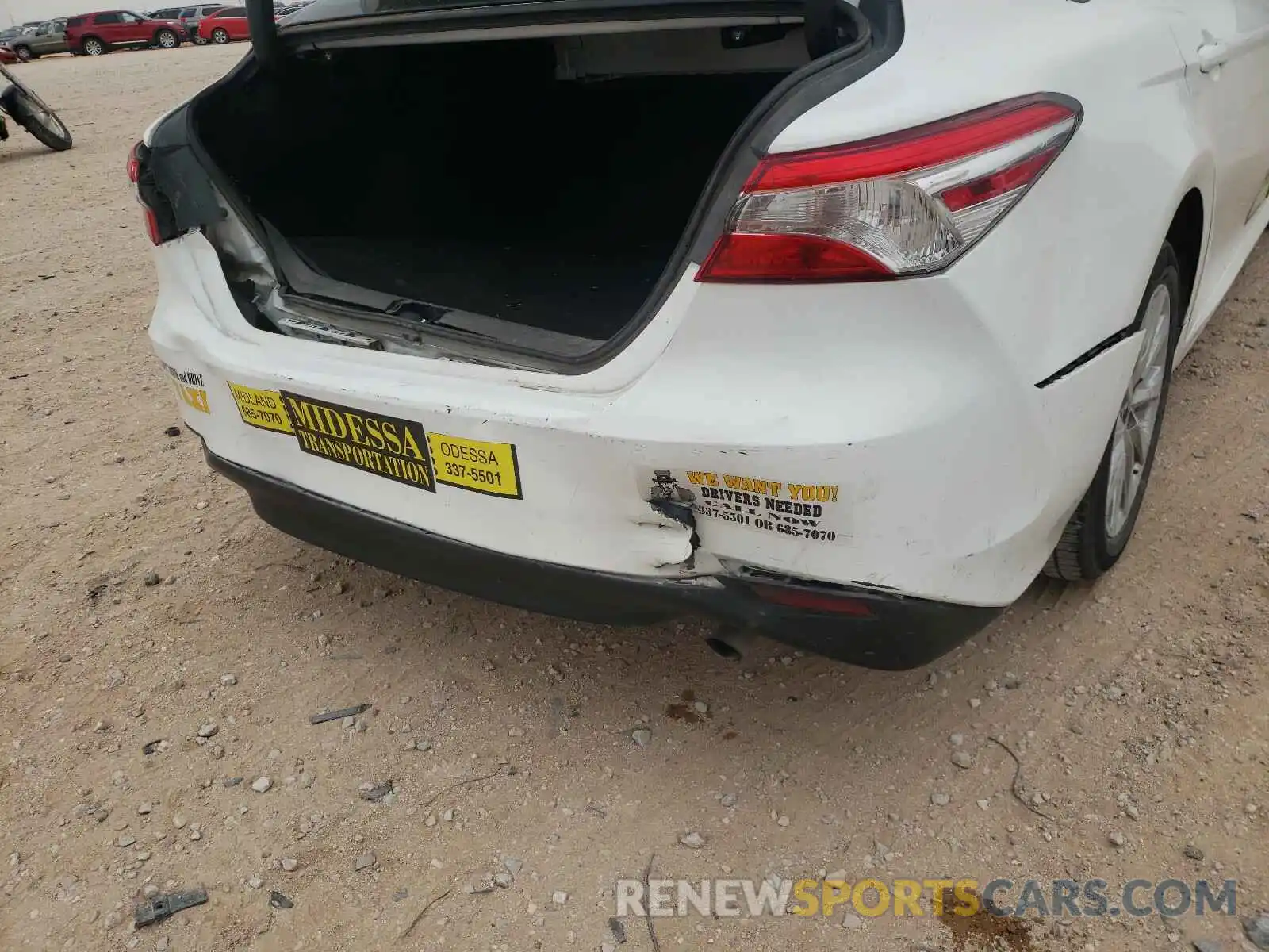 9 Photograph of a damaged car 4T1B11HK8KU208457 TOYOTA CAMRY 2019