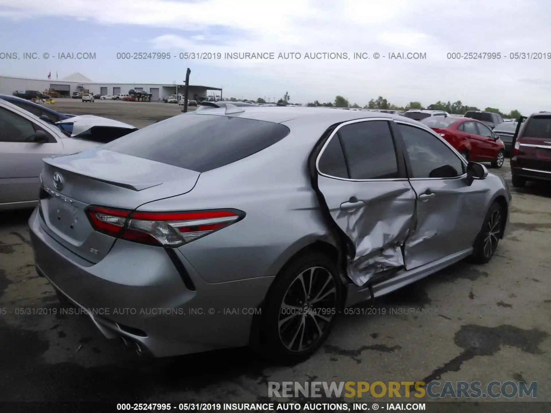 4 Photograph of a damaged car 4T1B11HK8KU211732 TOYOTA CAMRY 2019