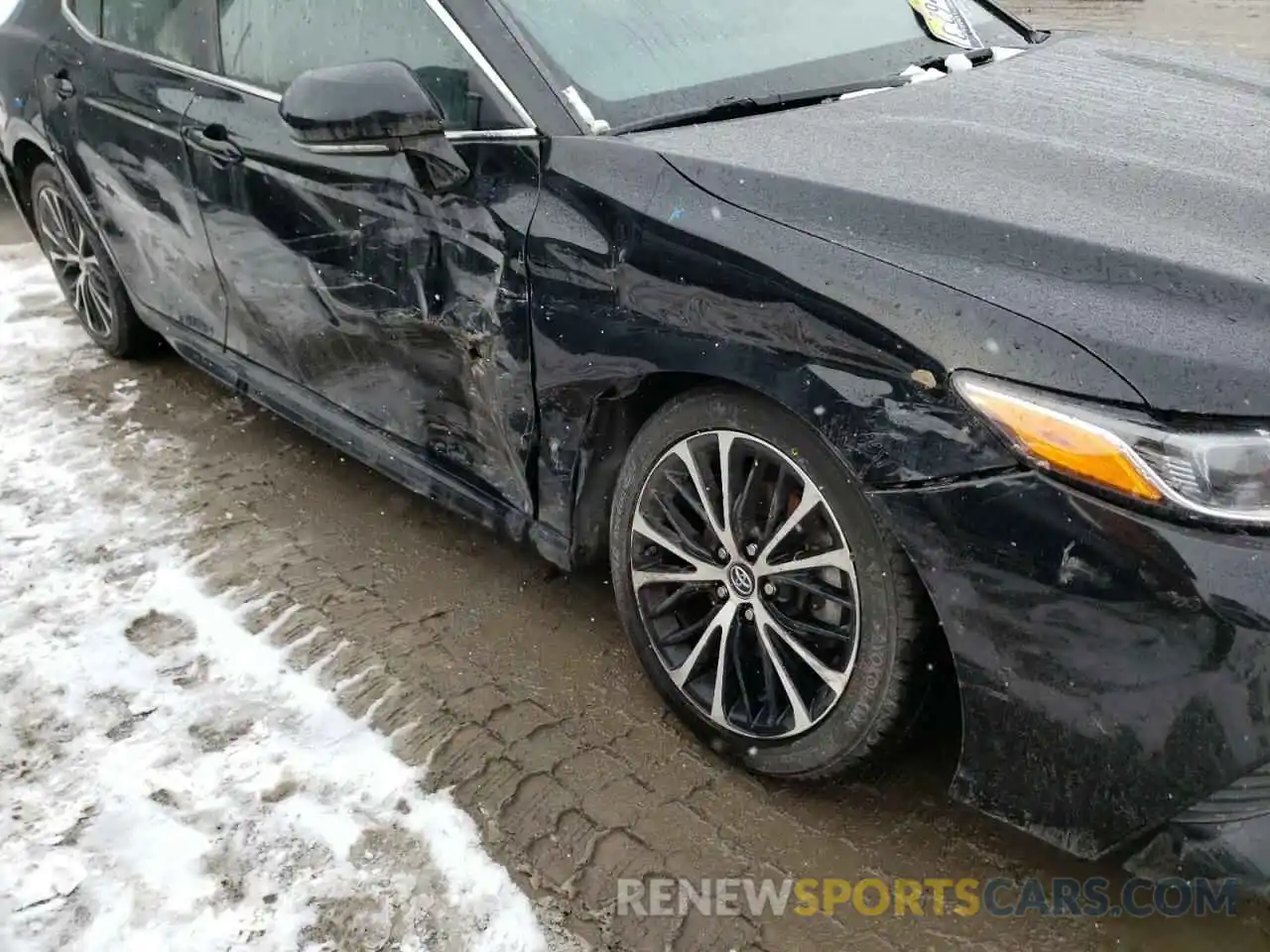 9 Photograph of a damaged car 4T1B11HK8KU212265 TOYOTA CAMRY 2019