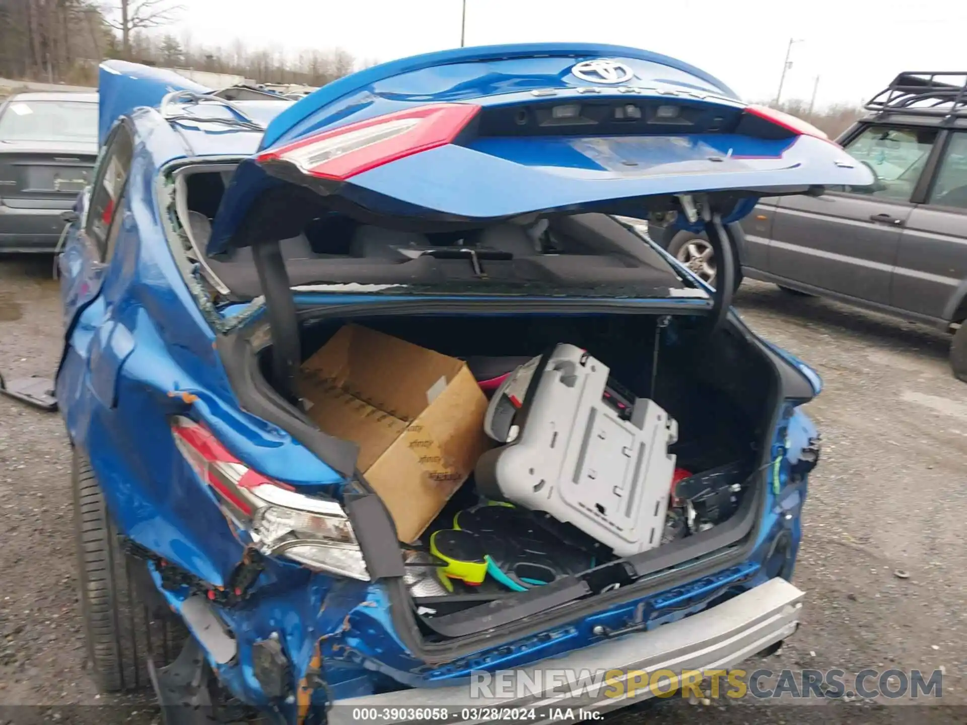 15 Photograph of a damaged car 4T1B11HK8KU213562 TOYOTA CAMRY 2019