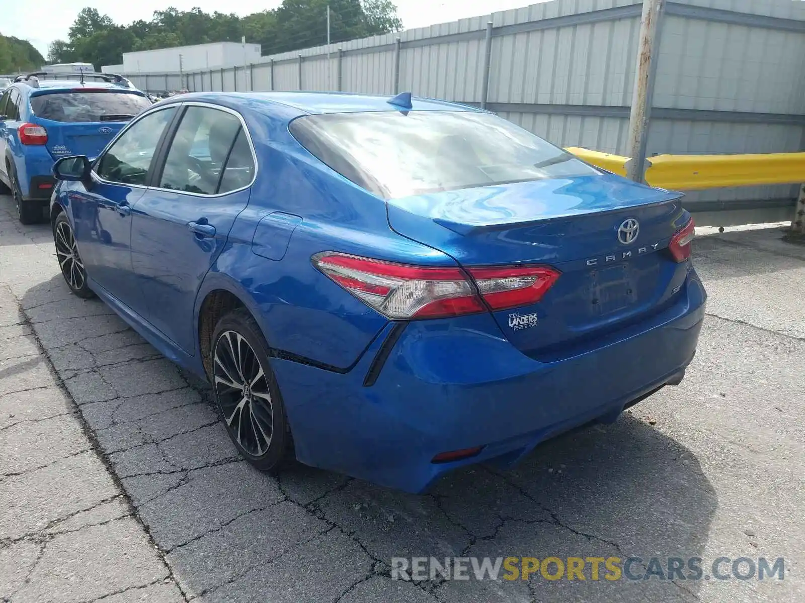 3 Photograph of a damaged car 4T1B11HK8KU214470 TOYOTA CAMRY 2019