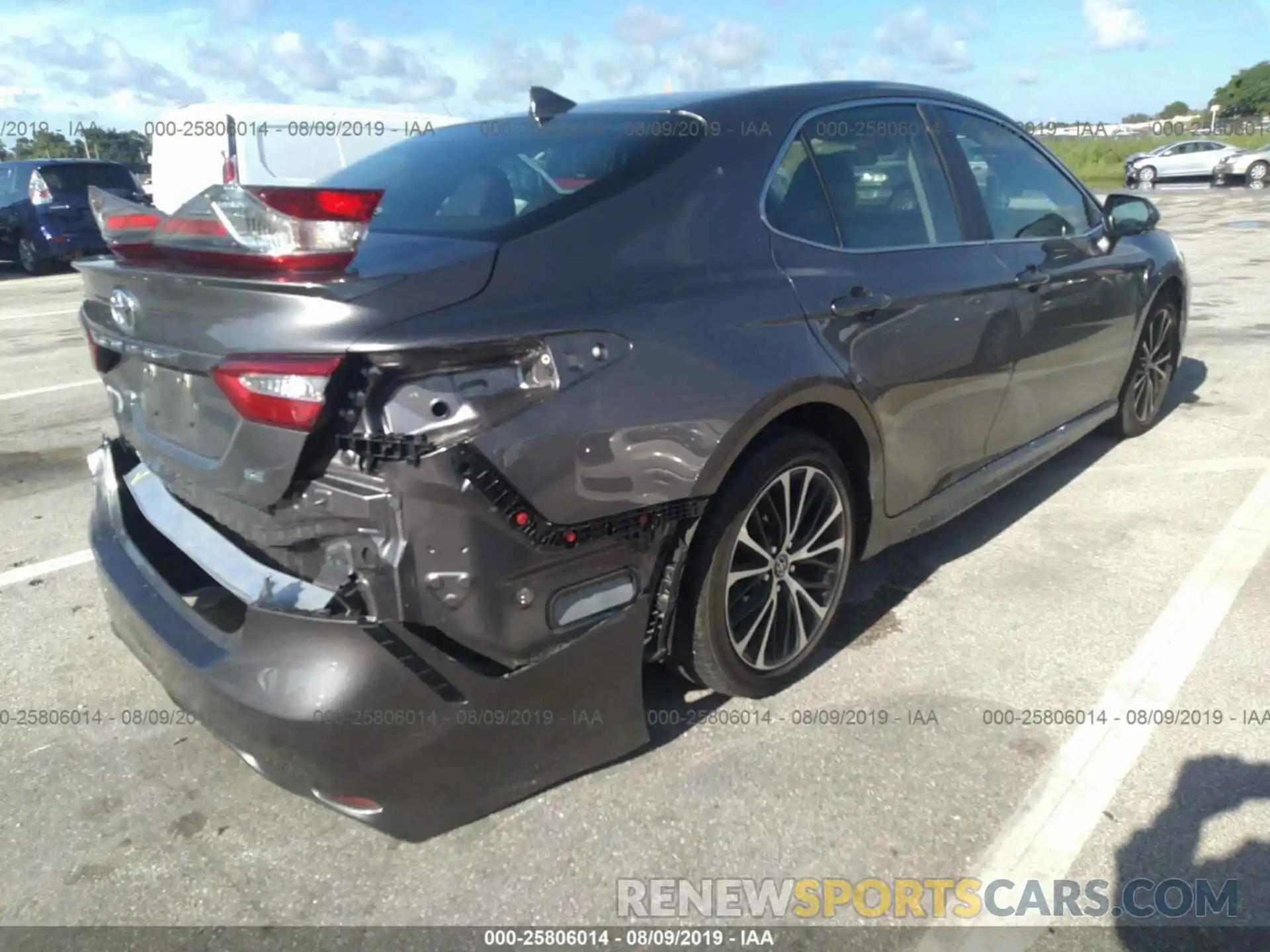 4 Photograph of a damaged car 4T1B11HK8KU219359 TOYOTA CAMRY 2019