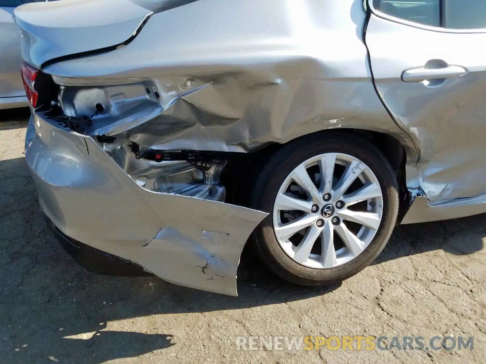 9 Photograph of a damaged car 4T1B11HK8KU219653 TOYOTA CAMRY 2019