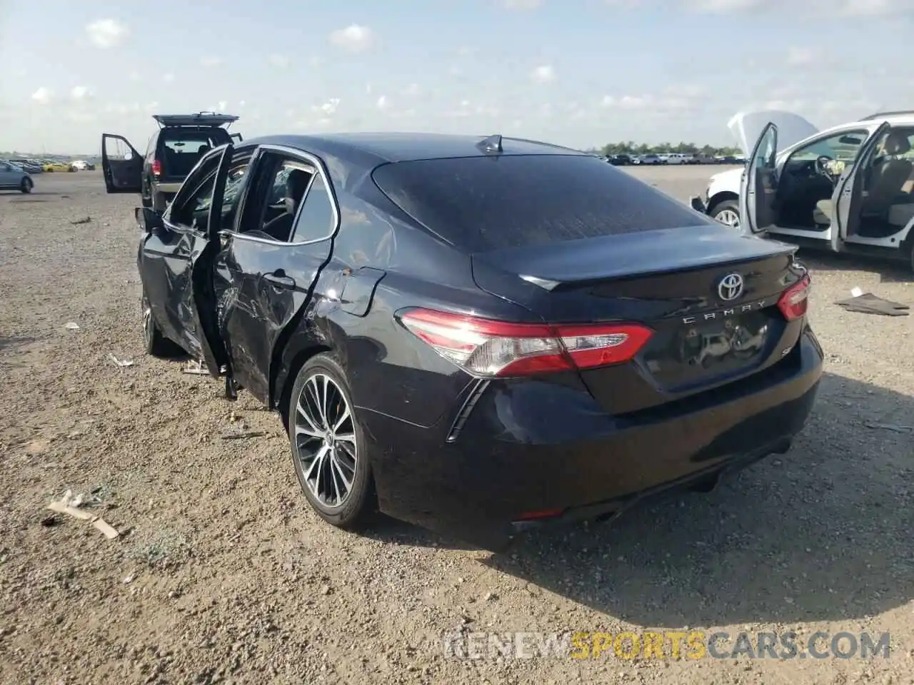 3 Фотография поврежденного автомобиля 4T1B11HK8KU221077 TOYOTA CAMRY 2019