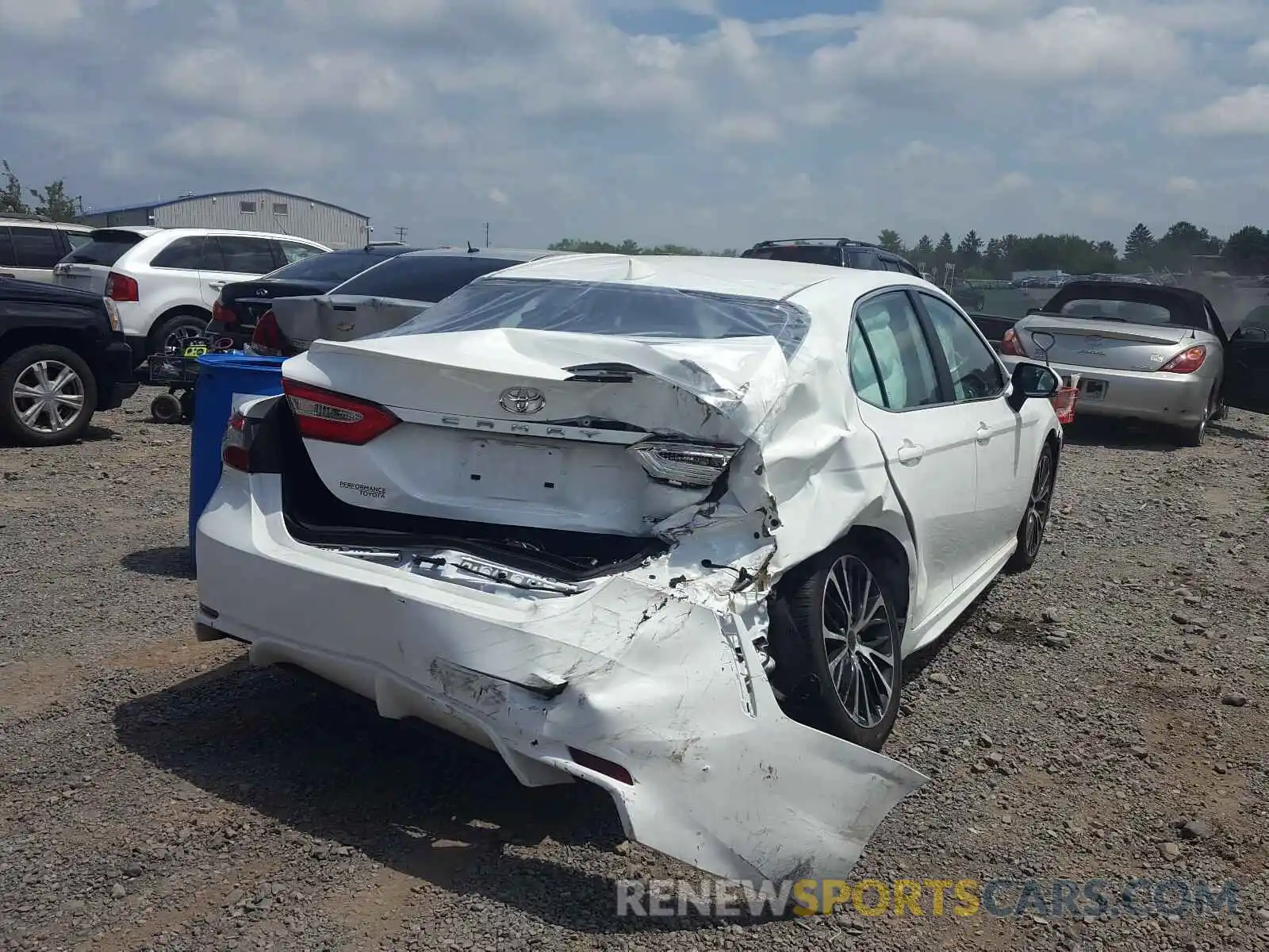 4 Photograph of a damaged car 4T1B11HK8KU224304 TOYOTA CAMRY 2019