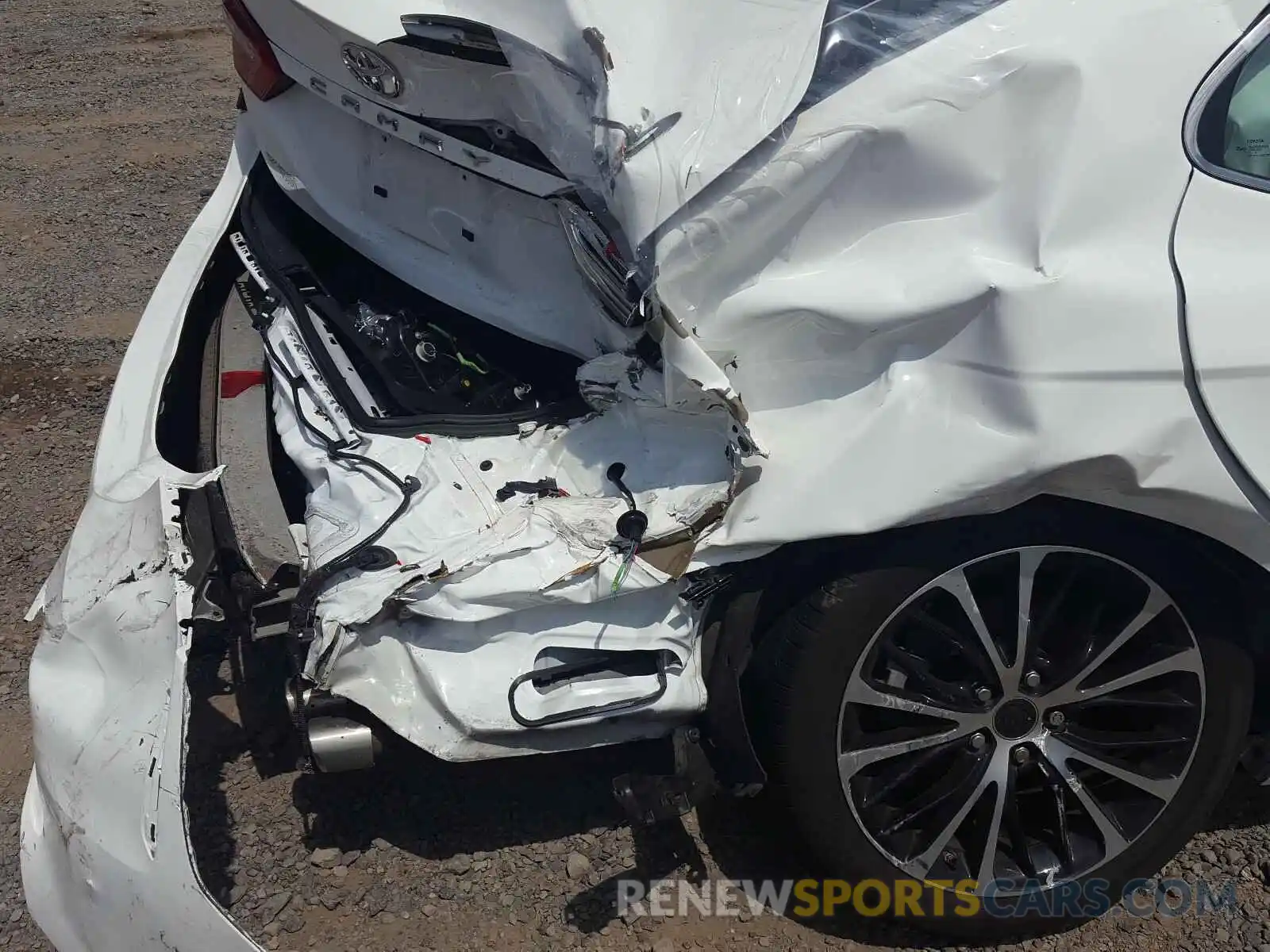 9 Photograph of a damaged car 4T1B11HK8KU224304 TOYOTA CAMRY 2019