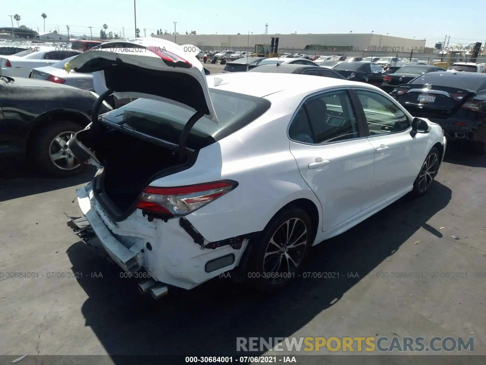 4 Photograph of a damaged car 4T1B11HK8KU228448 TOYOTA CAMRY 2019