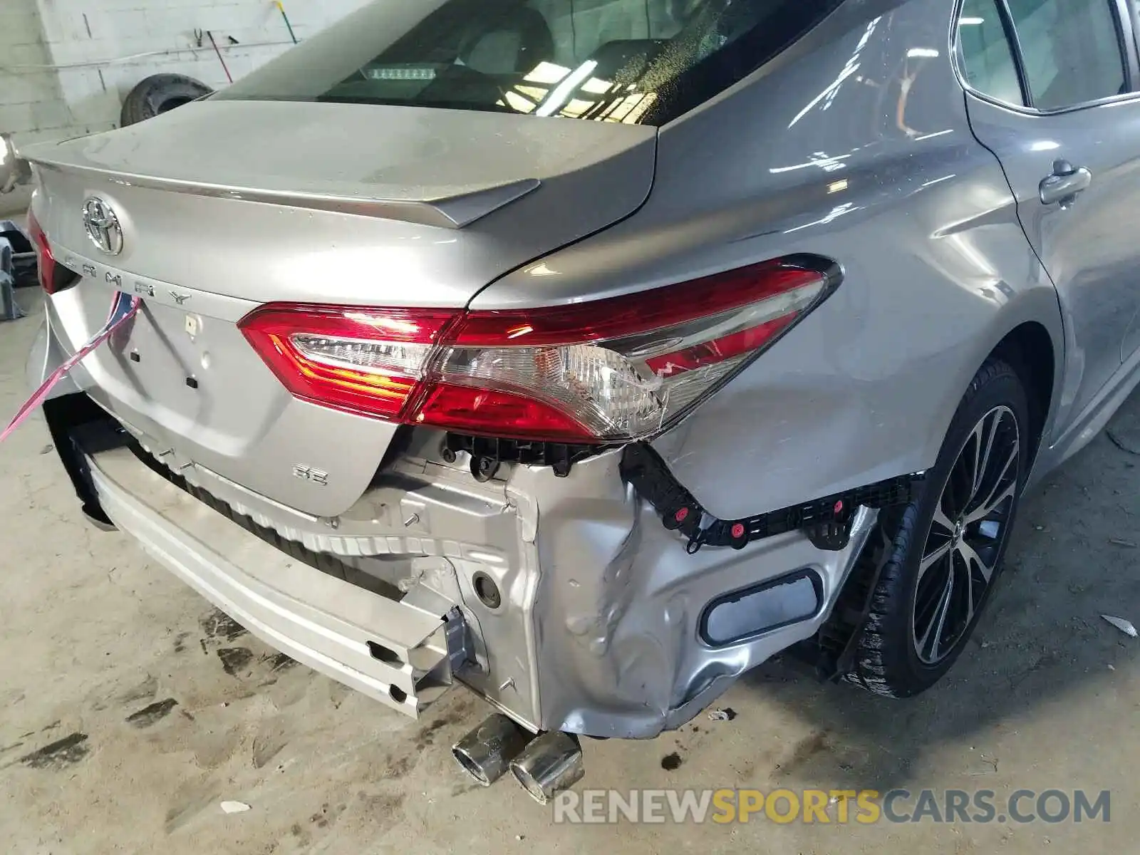 9 Photograph of a damaged car 4T1B11HK8KU229681 TOYOTA CAMRY 2019