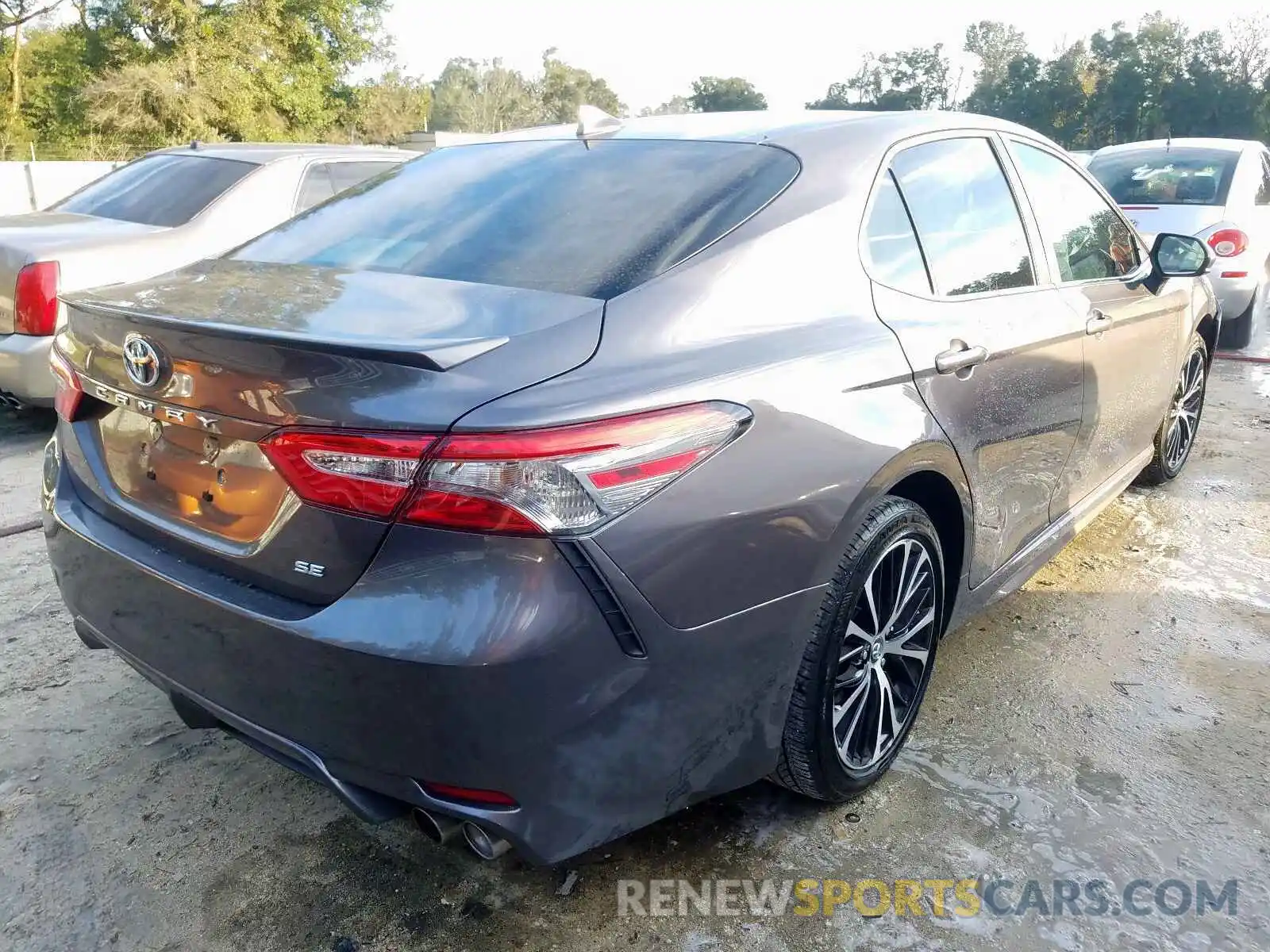 4 Photograph of a damaged car 4T1B11HK8KU230538 TOYOTA CAMRY 2019