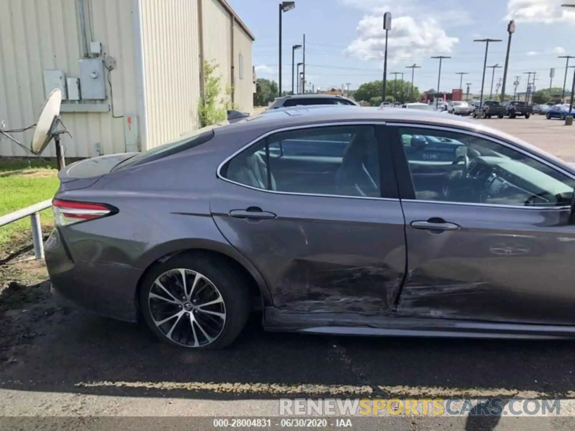 4 Photograph of a damaged car 4T1B11HK8KU231592 TOYOTA CAMRY 2019