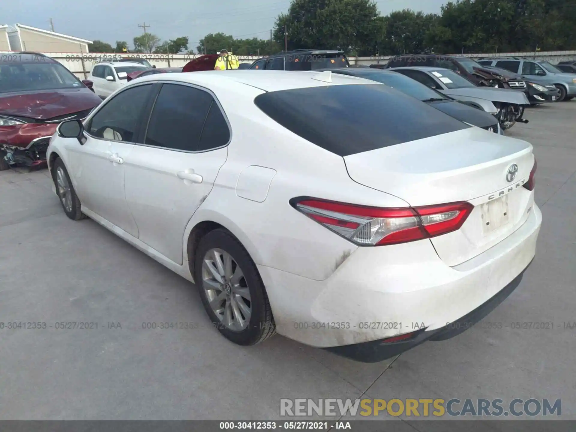 3 Фотография поврежденного автомобиля 4T1B11HK8KU235397 TOYOTA CAMRY 2019