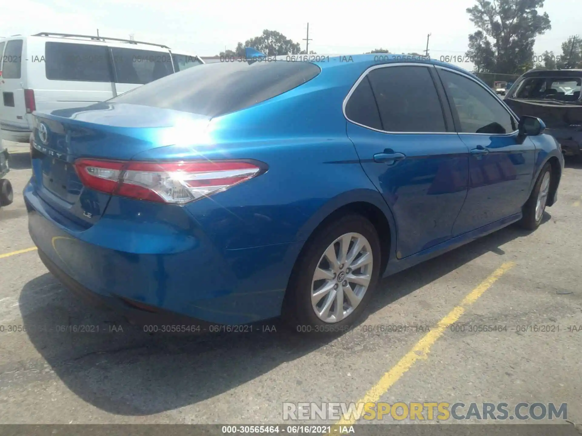 4 Photograph of a damaged car 4T1B11HK8KU237019 TOYOTA CAMRY 2019