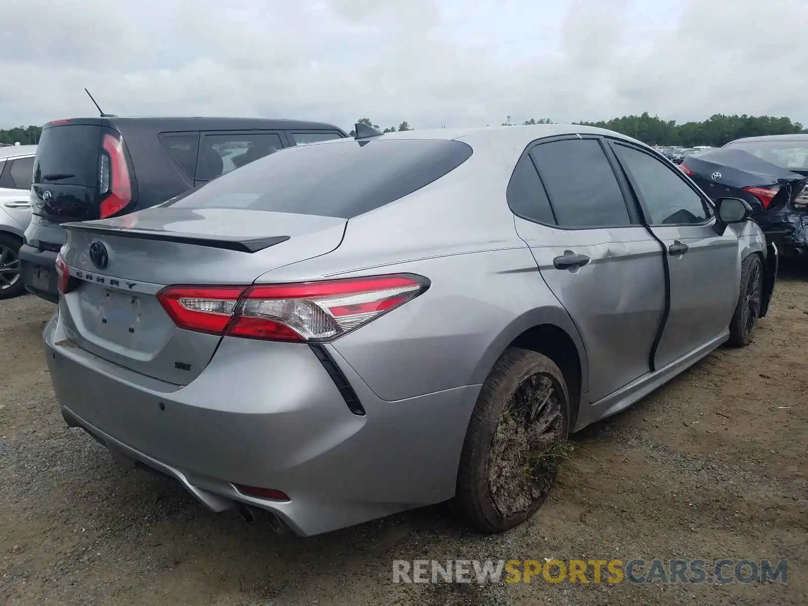 4 Фотография поврежденного автомобиля 4T1B11HK8KU238137 TOYOTA CAMRY 2019