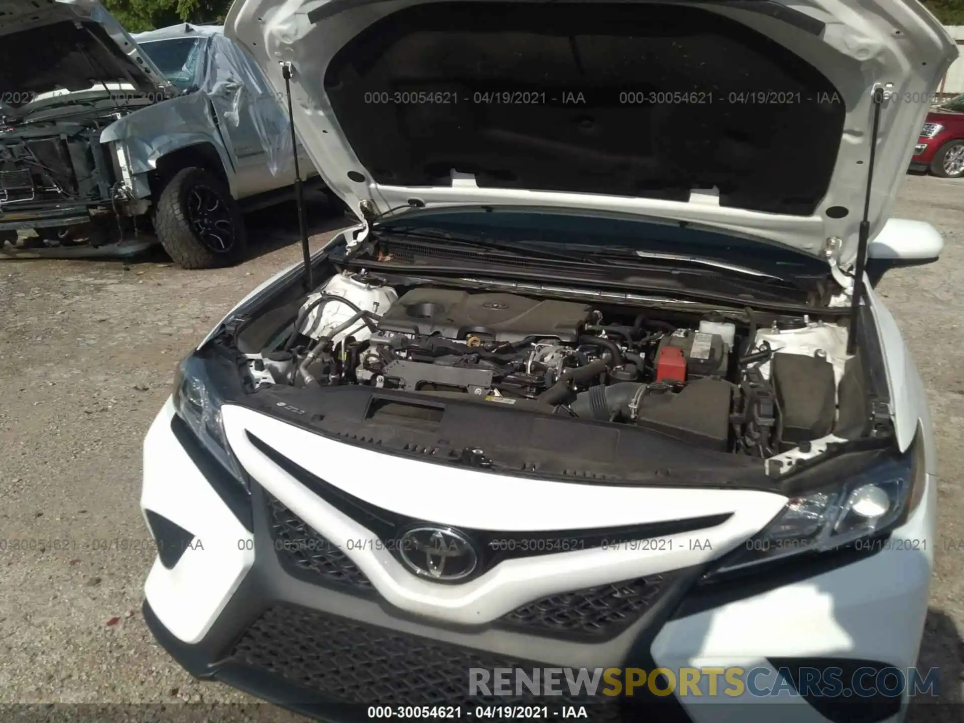 10 Photograph of a damaged car 4T1B11HK8KU240471 TOYOTA CAMRY 2019