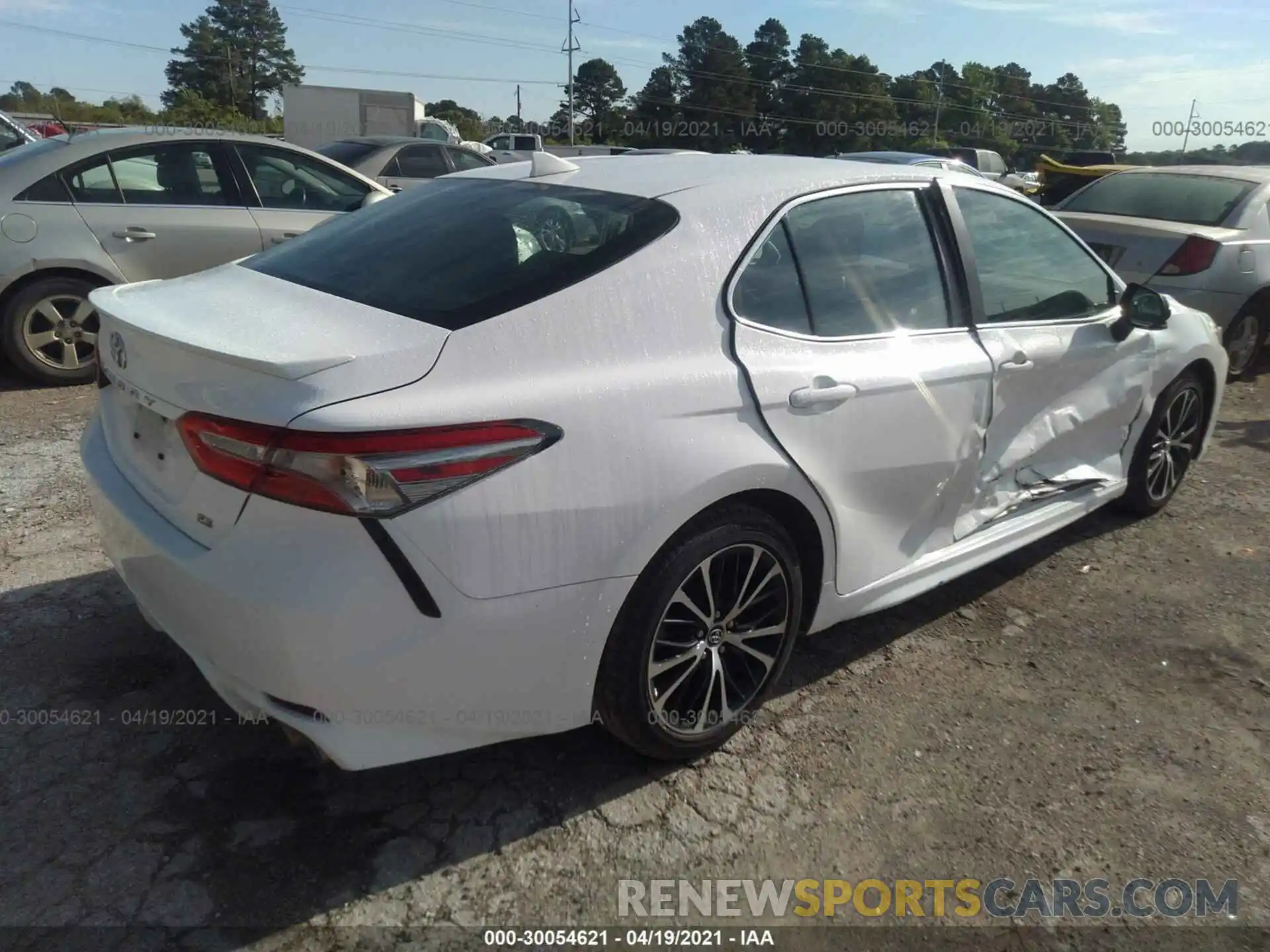 4 Photograph of a damaged car 4T1B11HK8KU240471 TOYOTA CAMRY 2019