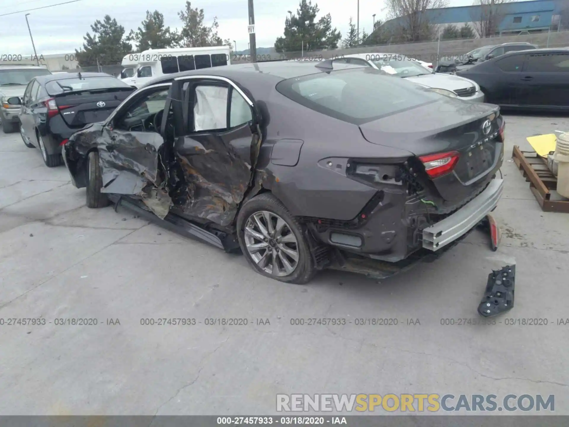 3 Photograph of a damaged car 4T1B11HK8KU241068 TOYOTA CAMRY 2019