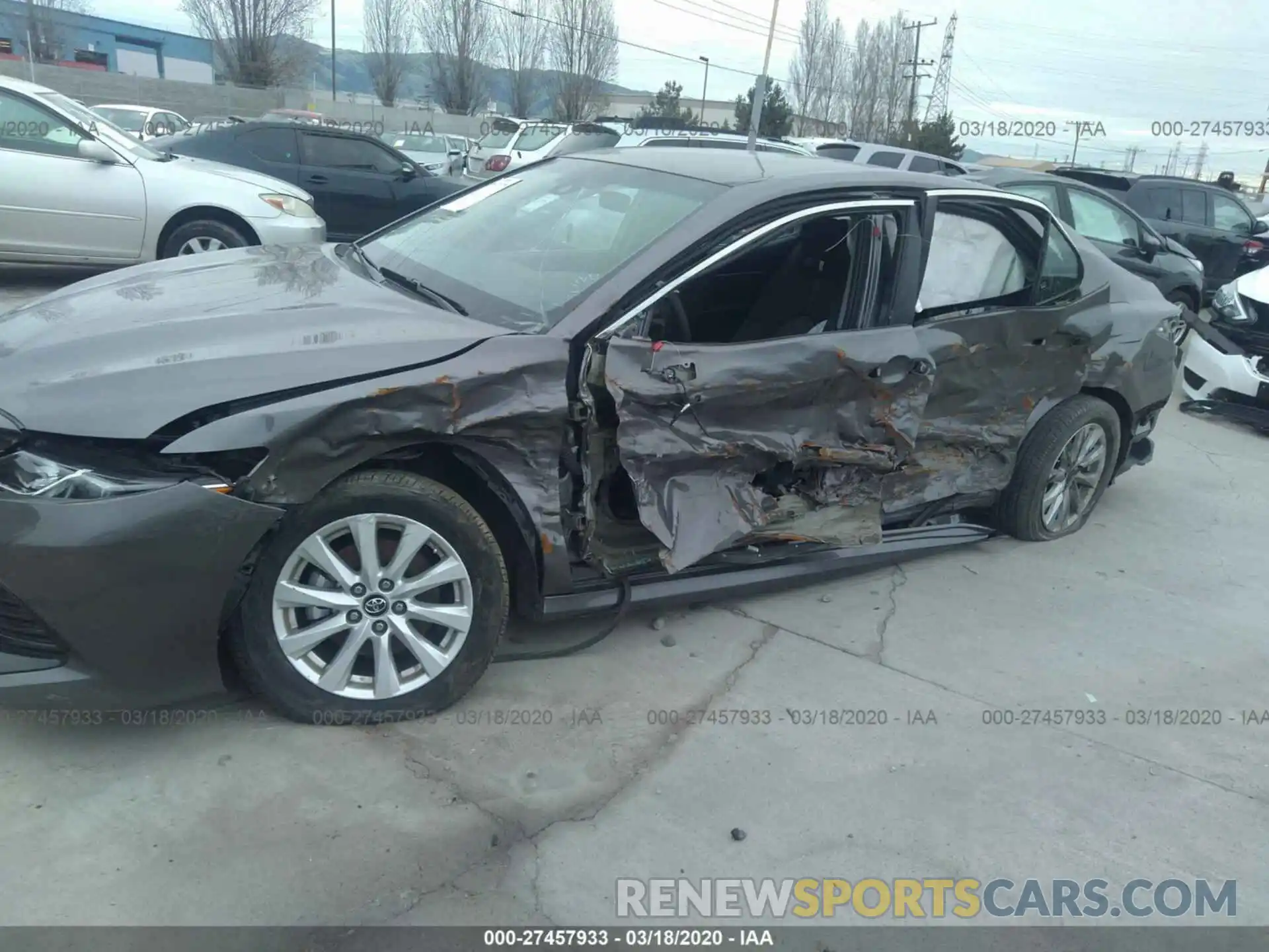 6 Photograph of a damaged car 4T1B11HK8KU241068 TOYOTA CAMRY 2019