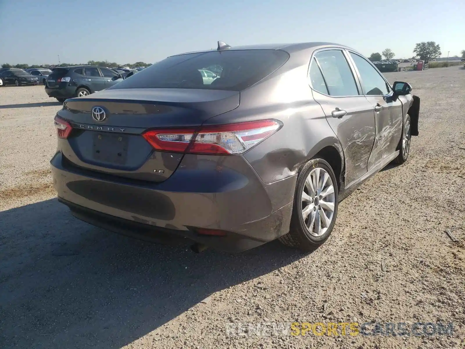 4 Фотография поврежденного автомобиля 4T1B11HK8KU245198 TOYOTA CAMRY 2019