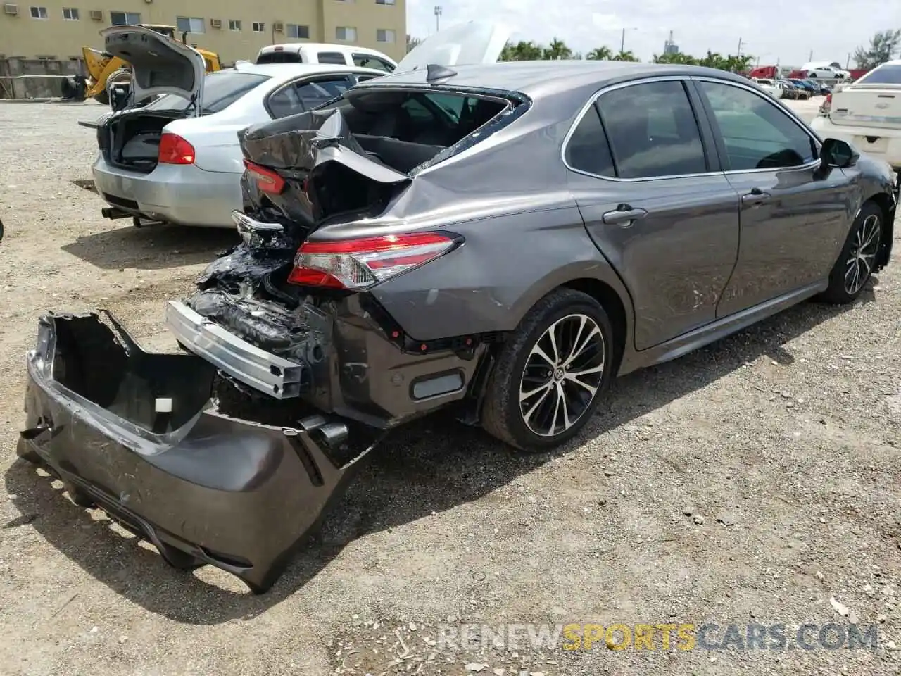 4 Photograph of a damaged car 4T1B11HK8KU252524 TOYOTA CAMRY 2019