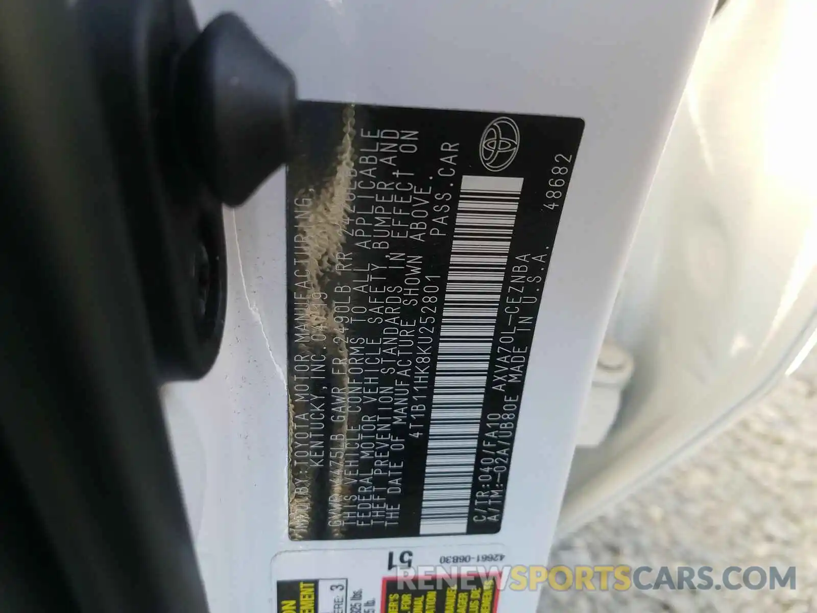 10 Photograph of a damaged car 4T1B11HK8KU252801 TOYOTA CAMRY 2019