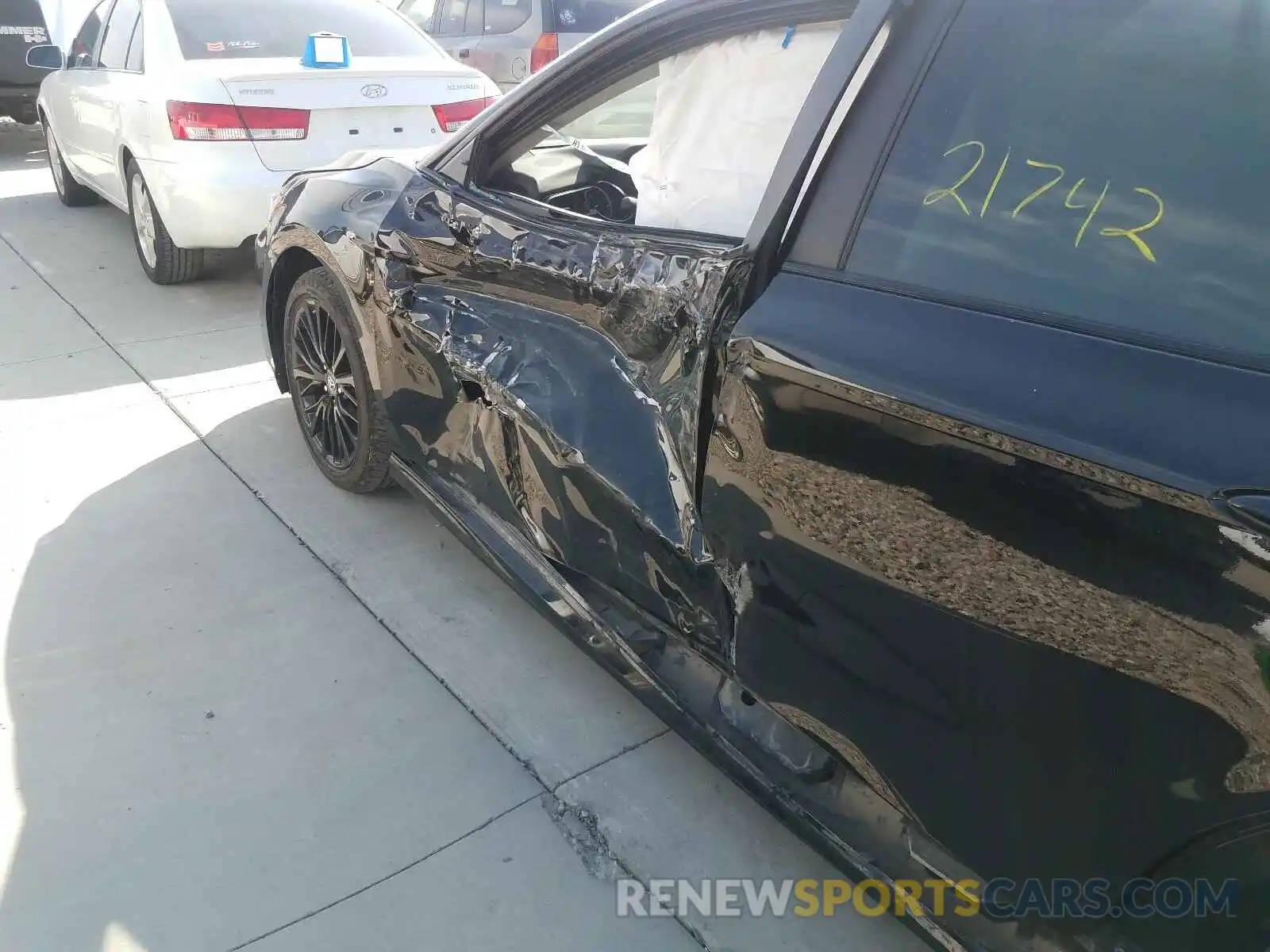 10 Photograph of a damaged car 4T1B11HK8KU253091 TOYOTA CAMRY 2019