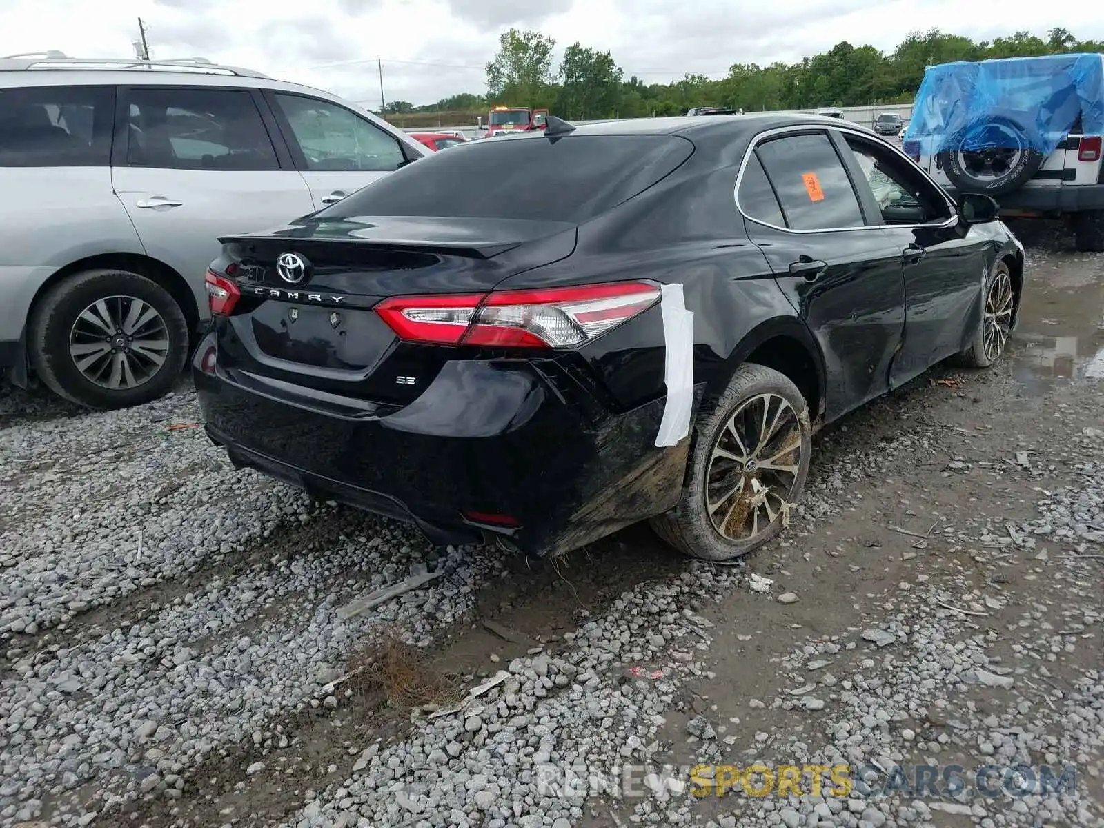 4 Photograph of a damaged car 4T1B11HK8KU253415 TOYOTA CAMRY 2019