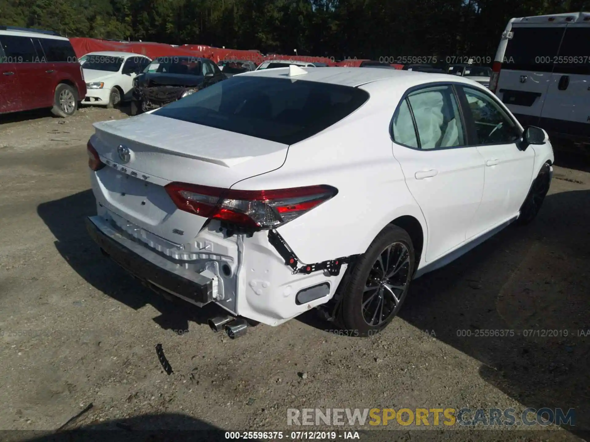 4 Фотография поврежденного автомобиля 4T1B11HK8KU255178 TOYOTA CAMRY 2019