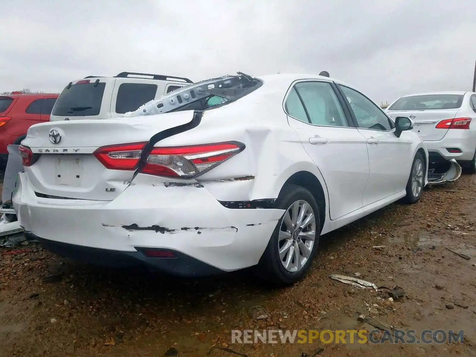 4 Photograph of a damaged car 4T1B11HK8KU257240 TOYOTA CAMRY 2019