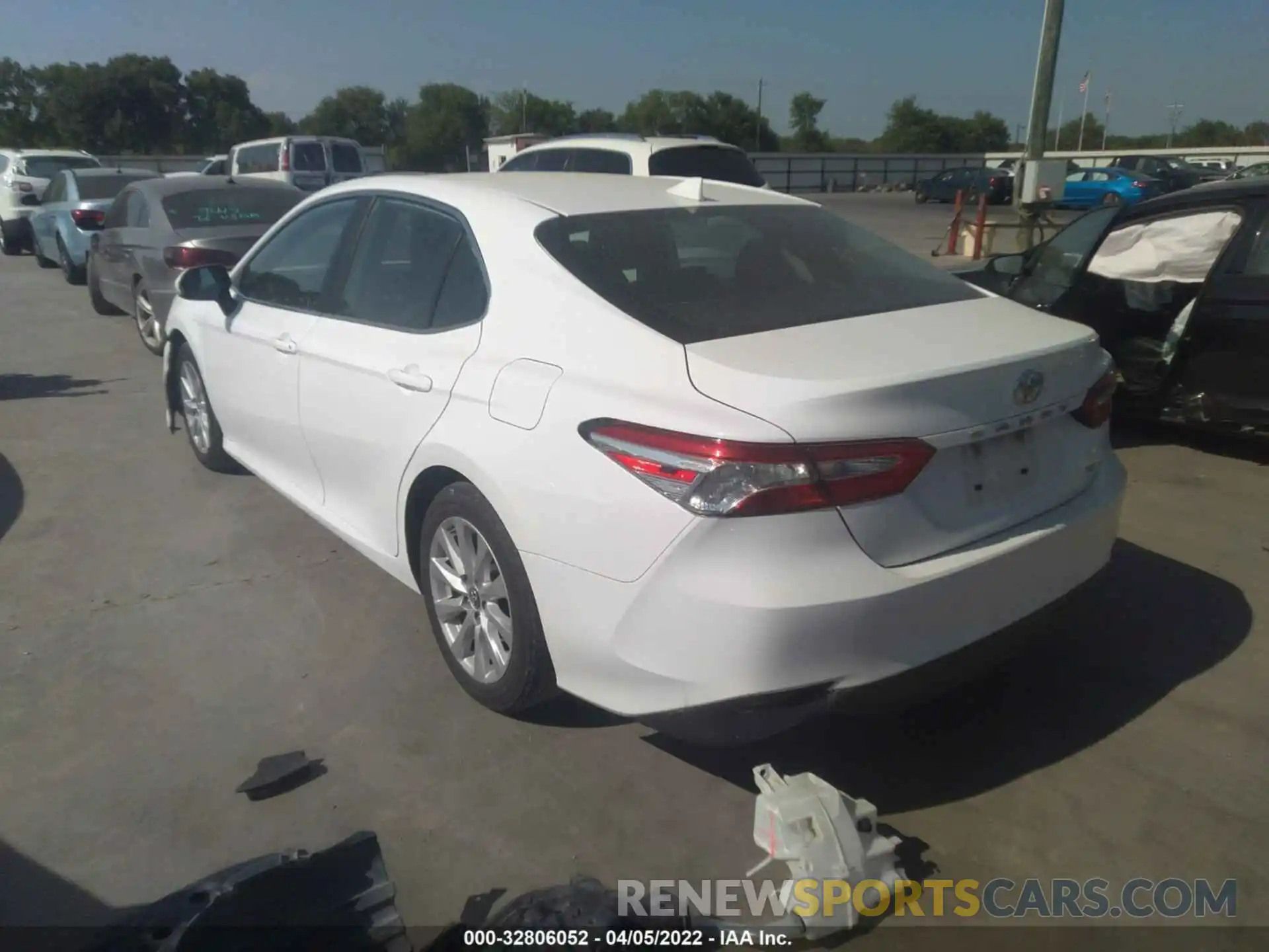 3 Фотография поврежденного автомобиля 4T1B11HK8KU257657 TOYOTA CAMRY 2019