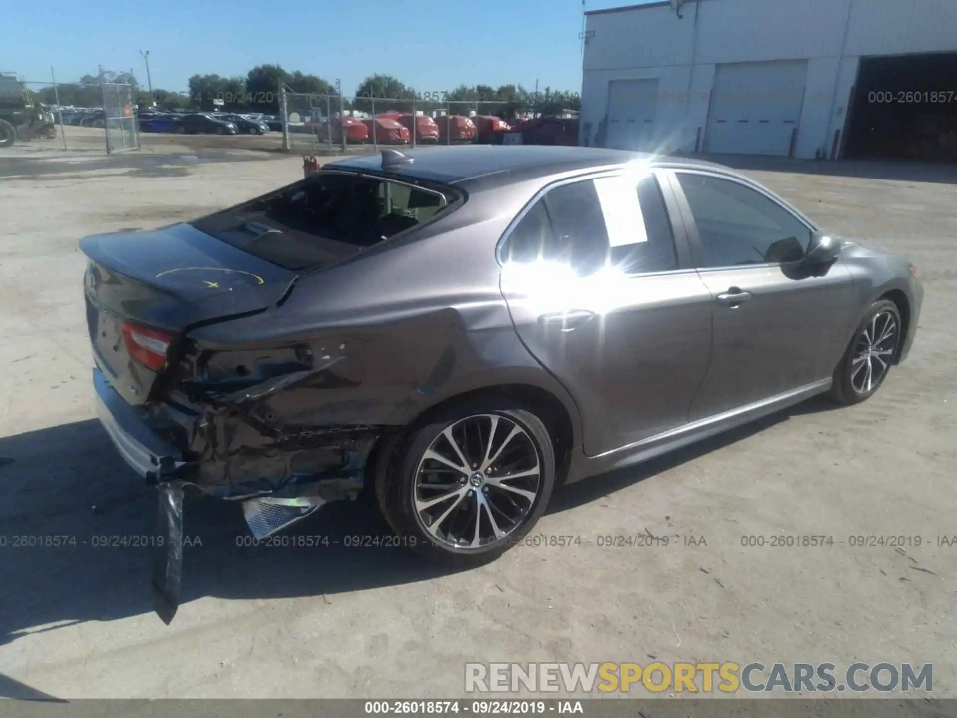 4 Photograph of a damaged car 4T1B11HK8KU260462 TOYOTA CAMRY 2019