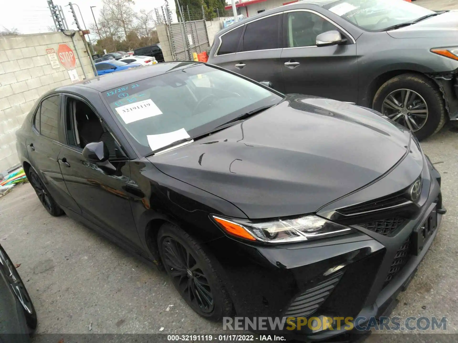 1 Photograph of a damaged car 4T1B11HK8KU261028 TOYOTA CAMRY 2019