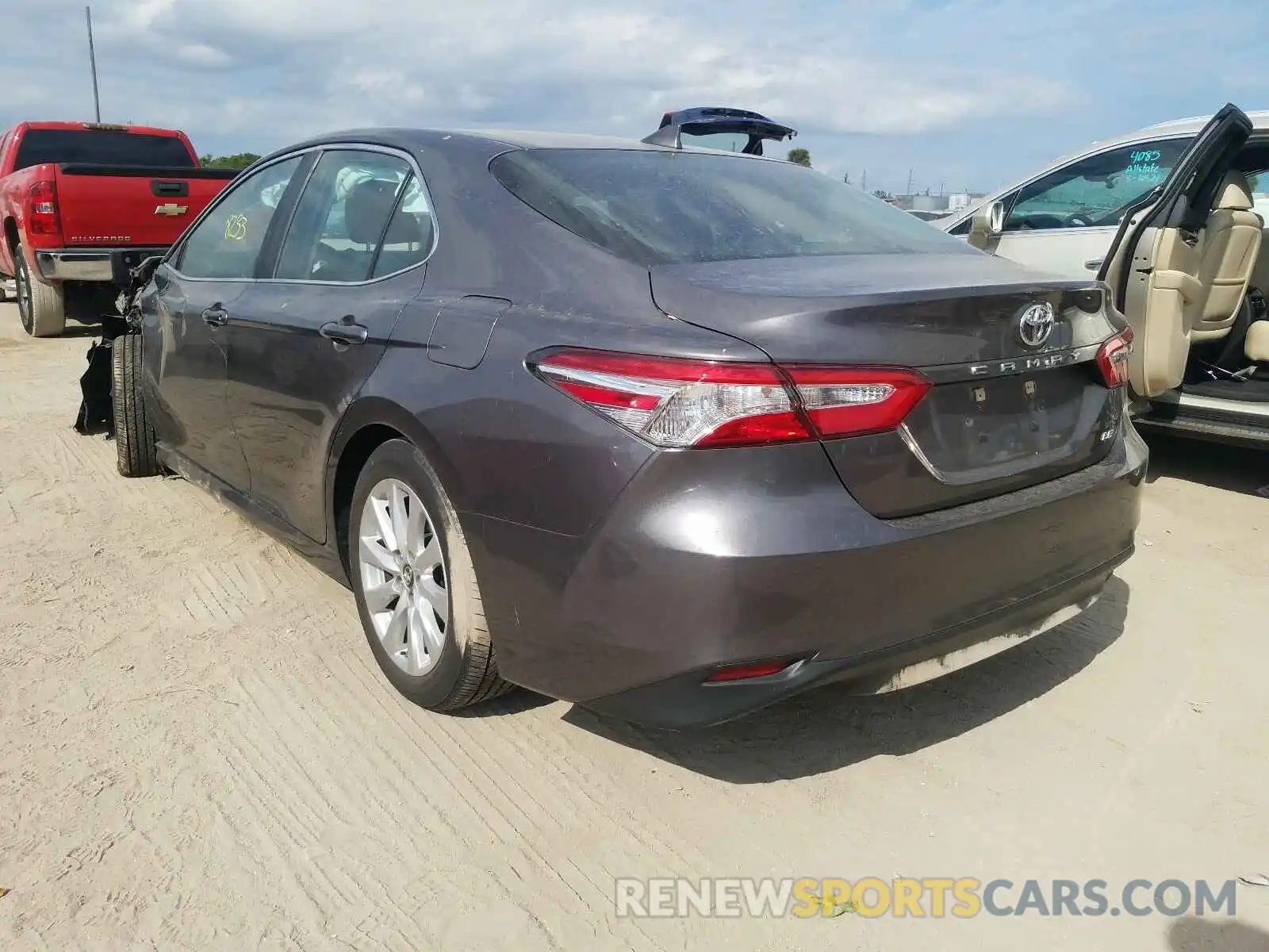 3 Фотография поврежденного автомобиля 4T1B11HK8KU264737 TOYOTA CAMRY 2019