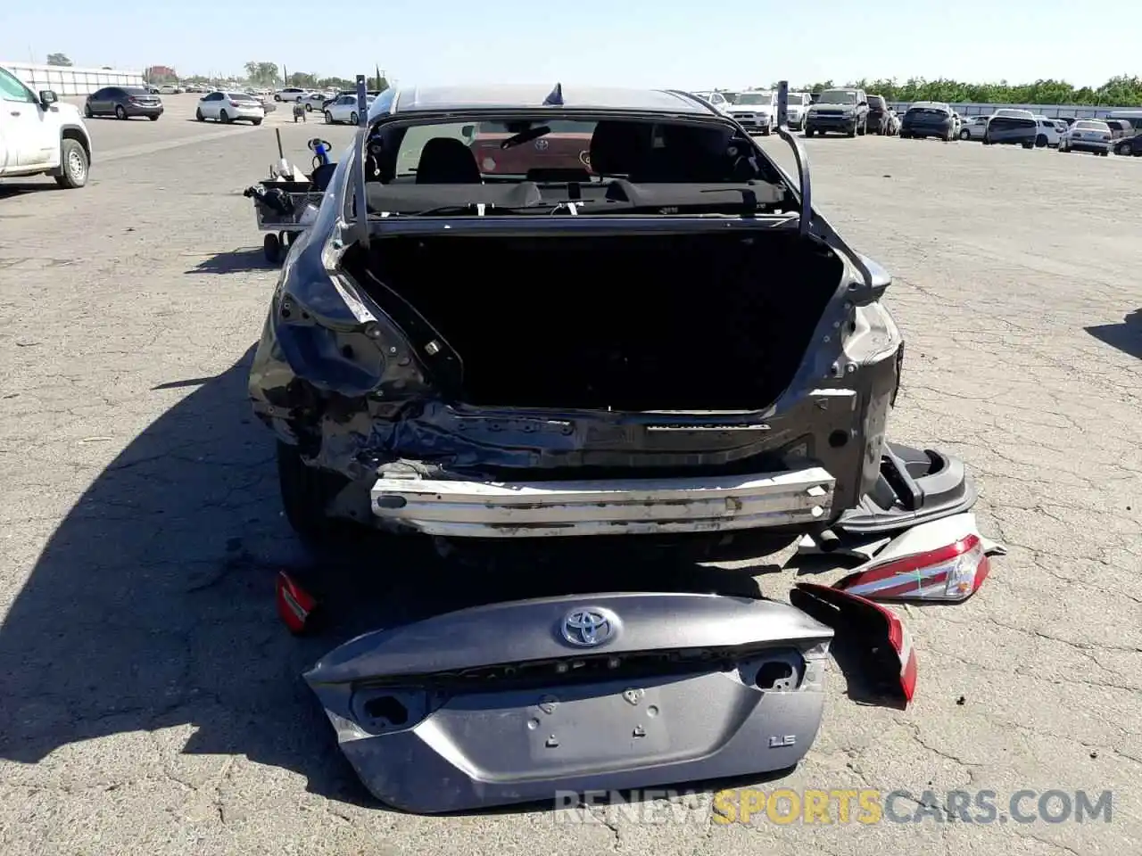 9 Photograph of a damaged car 4T1B11HK8KU267251 TOYOTA CAMRY 2019