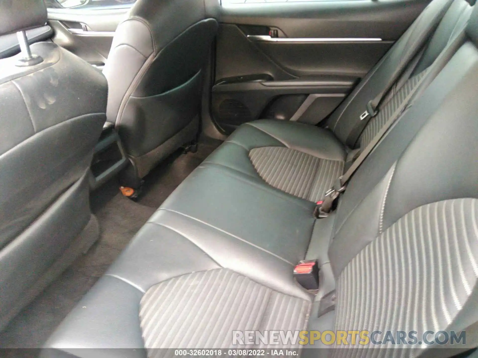 8 Фотография поврежденного автомобиля 4T1B11HK8KU268285 TOYOTA CAMRY 2019