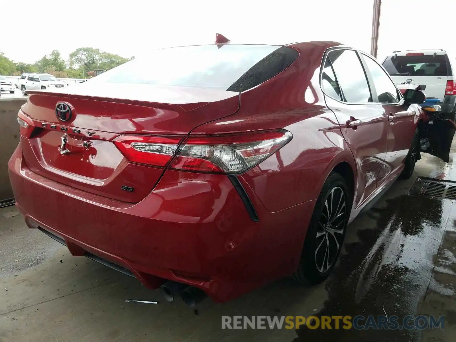 4 Photograph of a damaged car 4T1B11HK8KU275818 TOYOTA CAMRY 2019