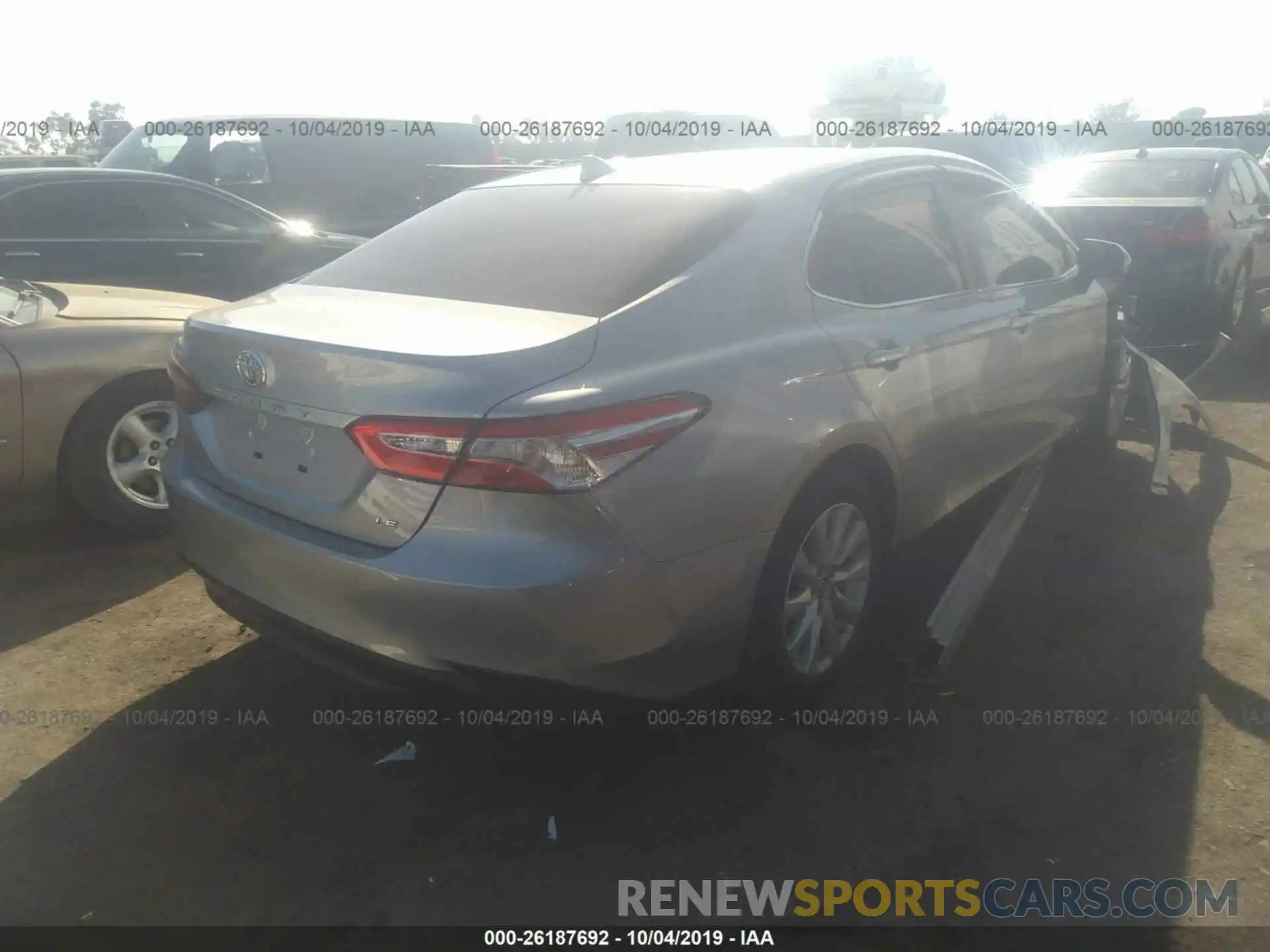 4 Фотография поврежденного автомобиля 4T1B11HK8KU281795 TOYOTA CAMRY 2019