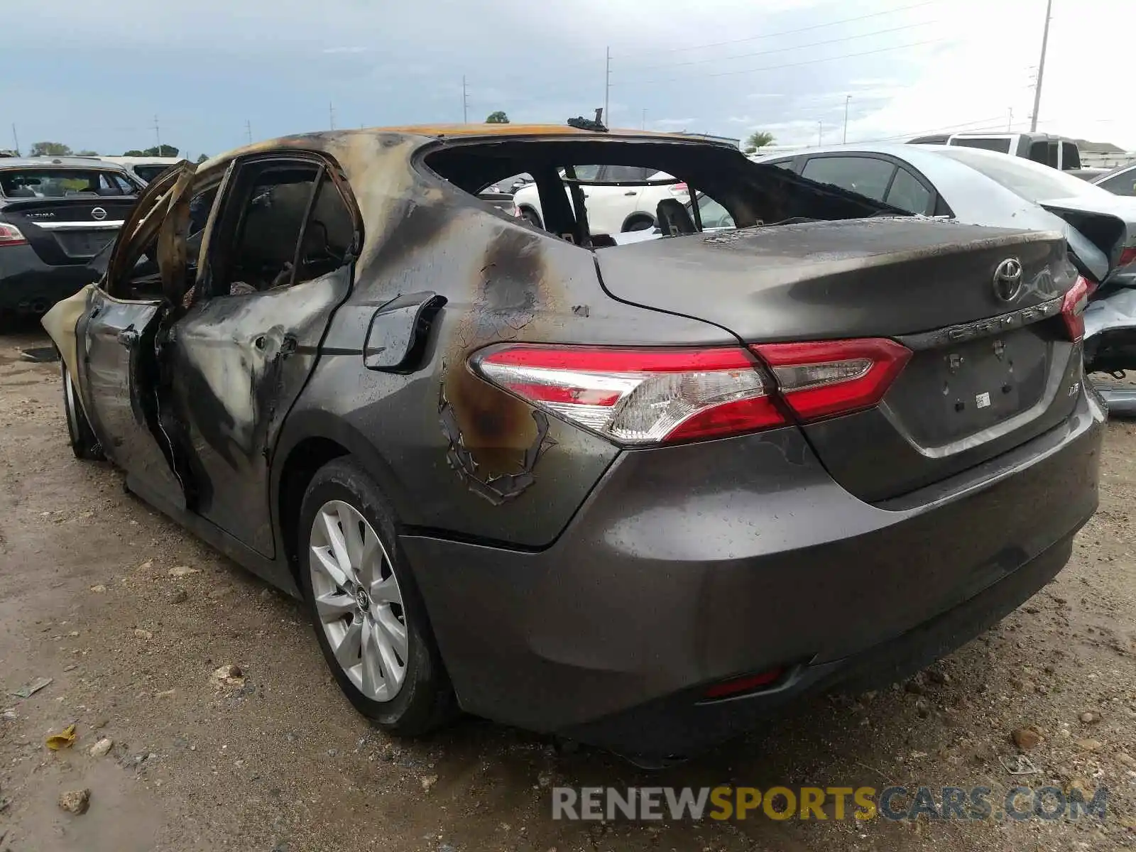 3 Фотография поврежденного автомобиля 4T1B11HK8KU286446 TOYOTA CAMRY 2019
