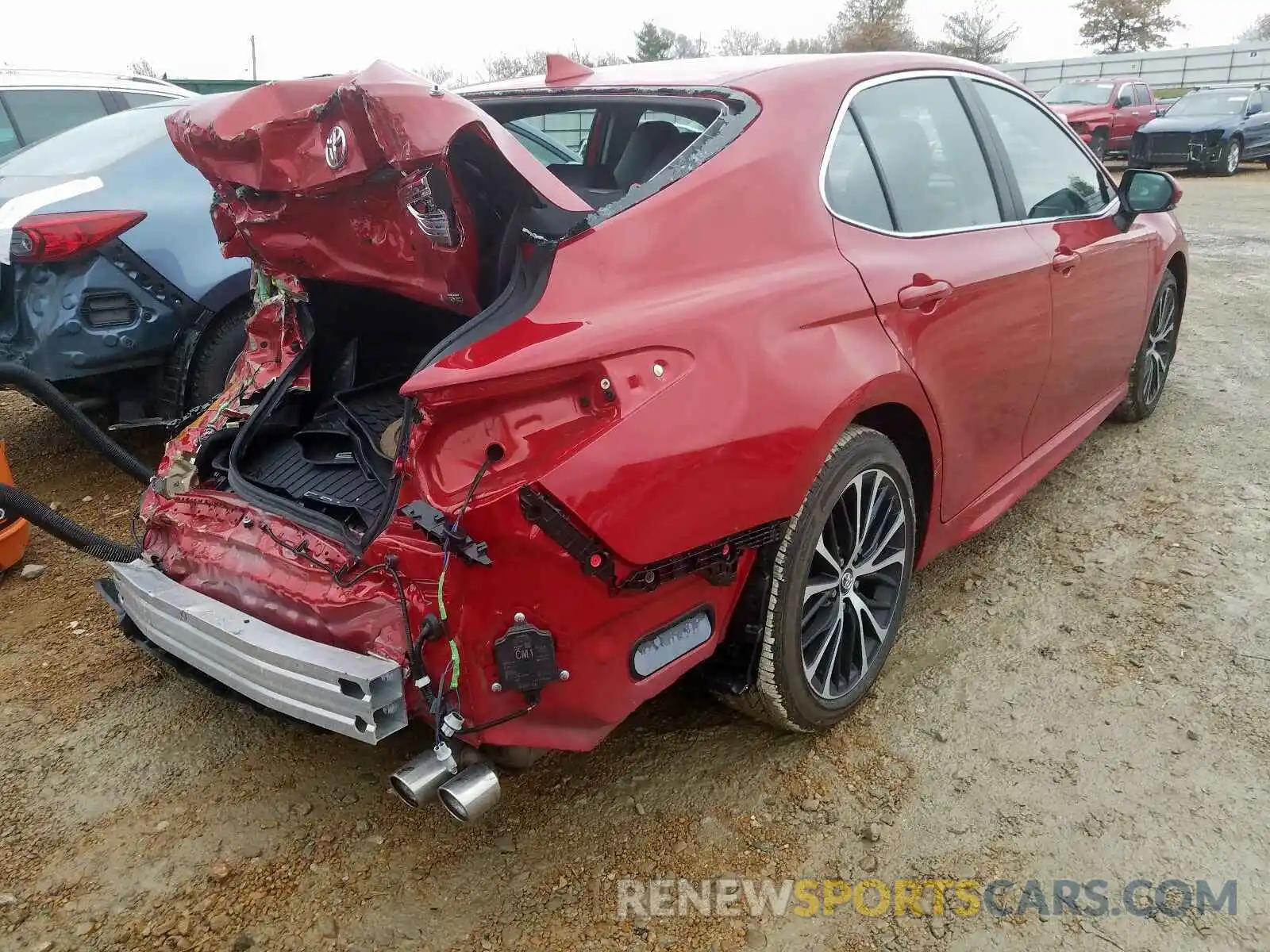 4 Photograph of a damaged car 4T1B11HK8KU293638 TOYOTA CAMRY 2019