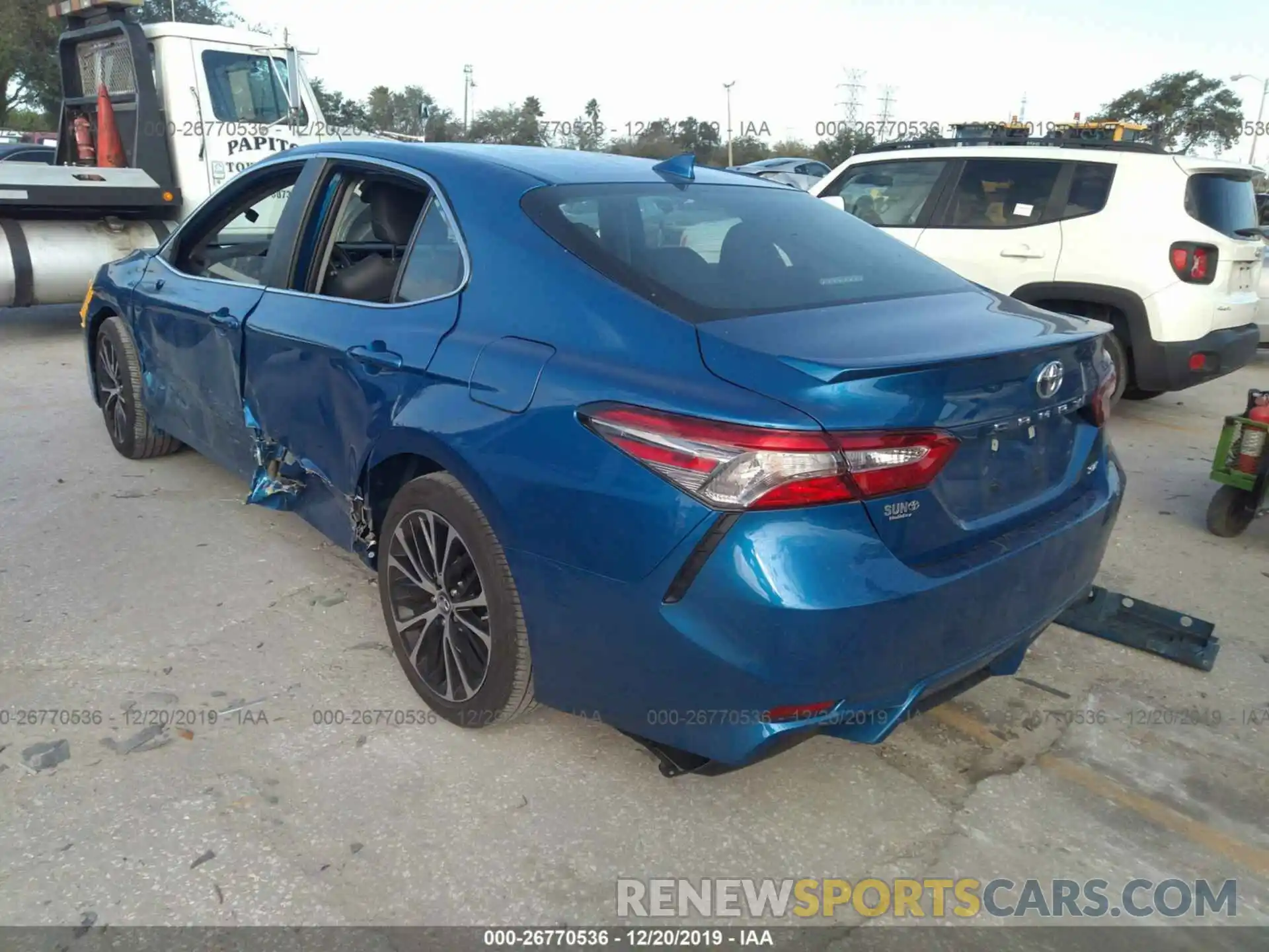 3 Фотография поврежденного автомобиля 4T1B11HK8KU295048 TOYOTA CAMRY 2019